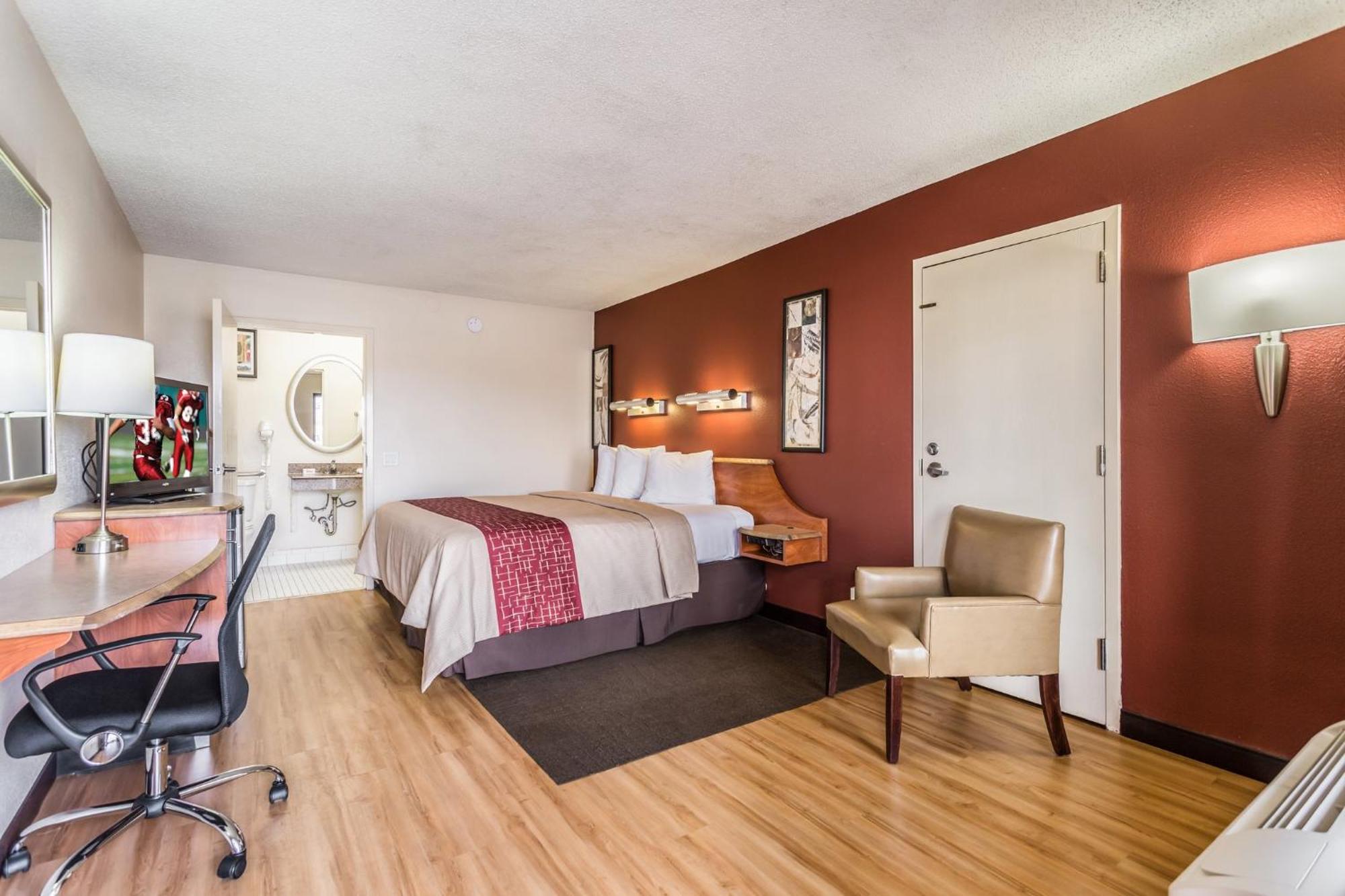 Deluxe King Room Disability Access Non-Smoking