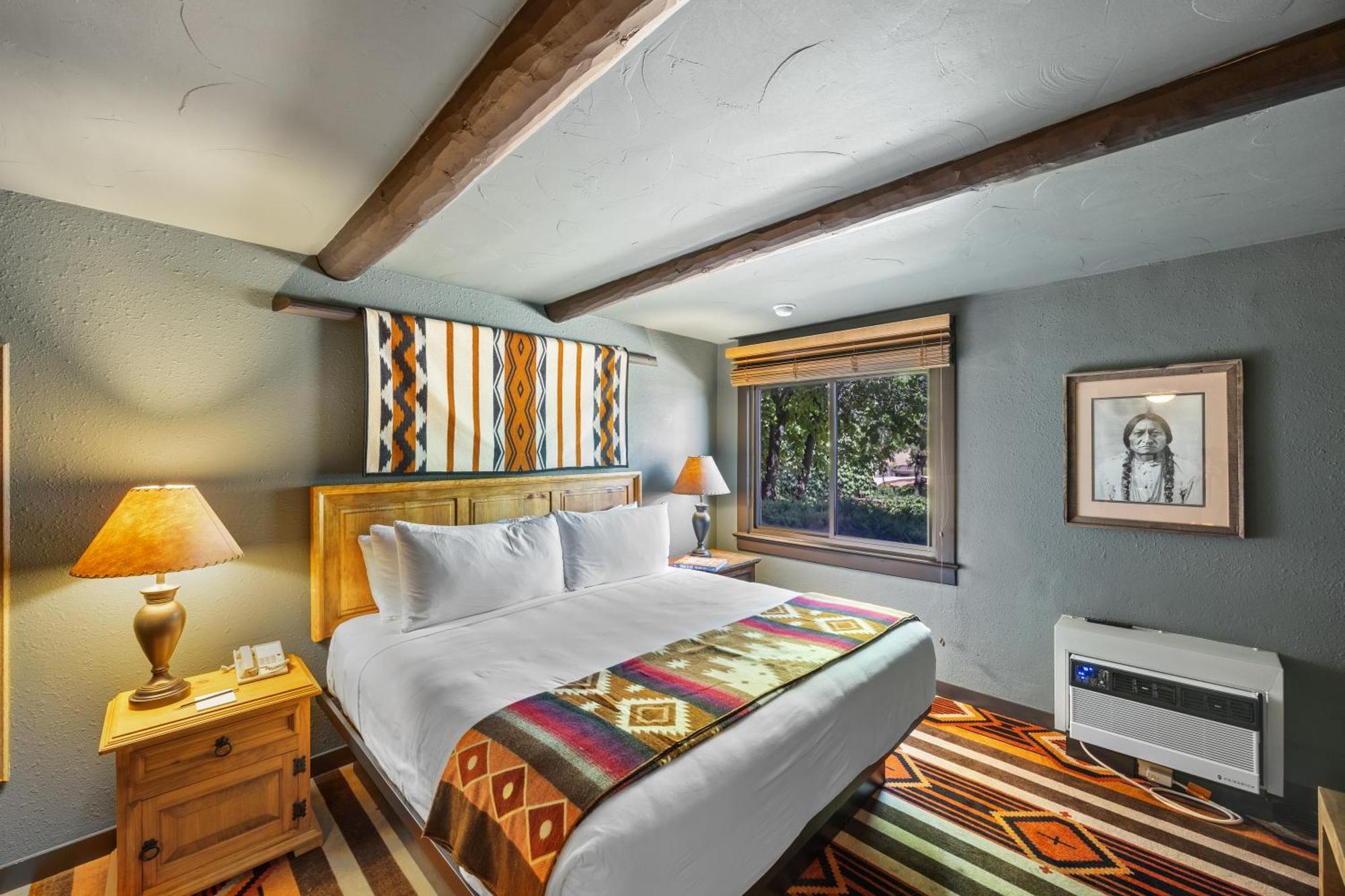 King Room,1706809158:JPEG