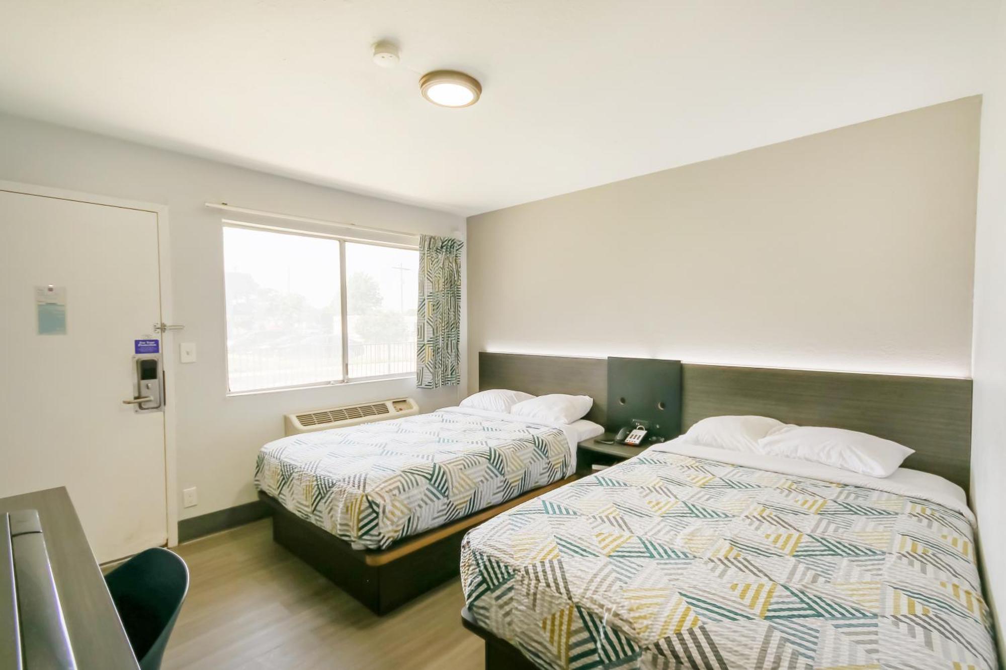 2 Full Beds Non-Smoking