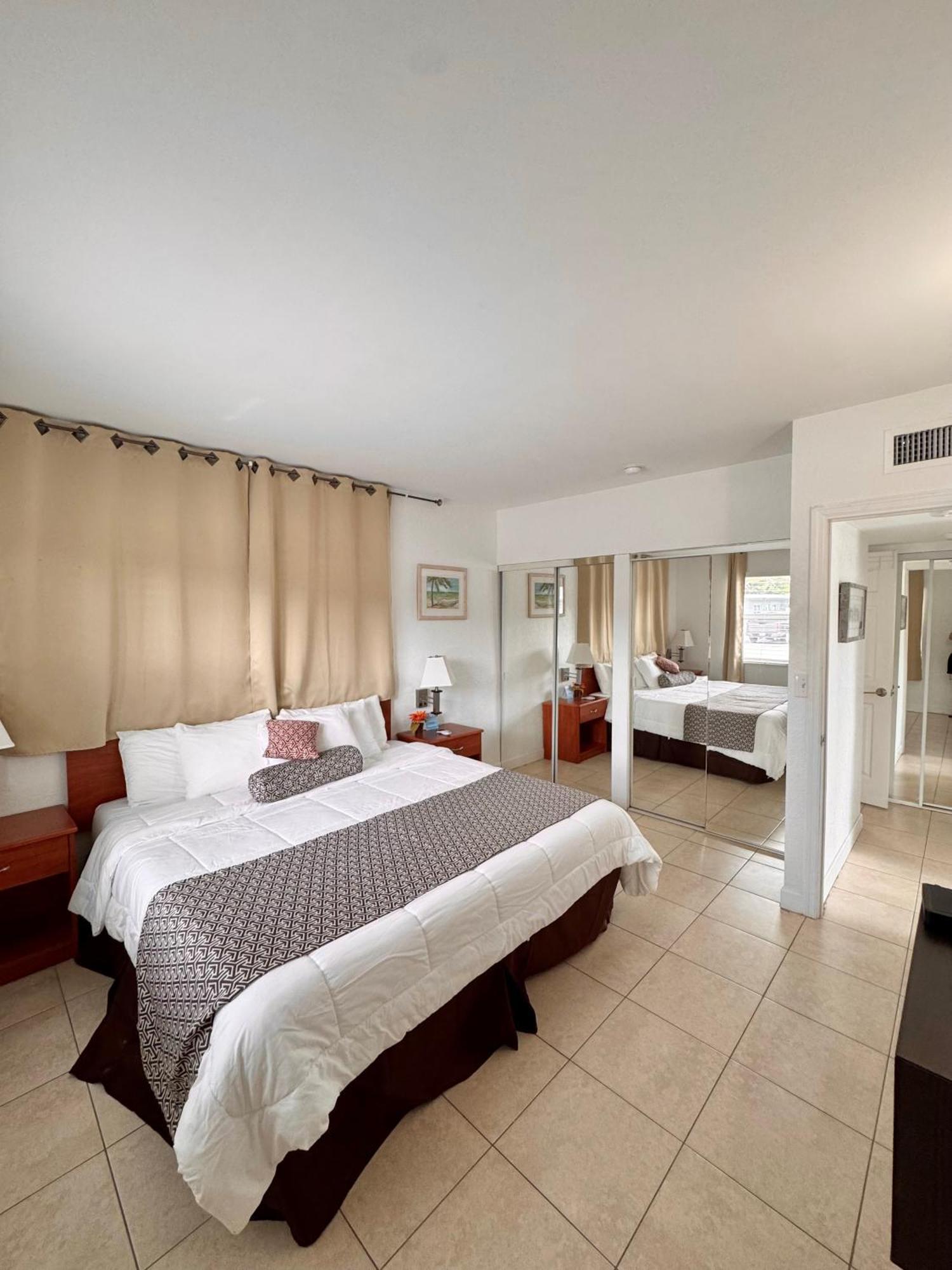 Deluxe King Suite