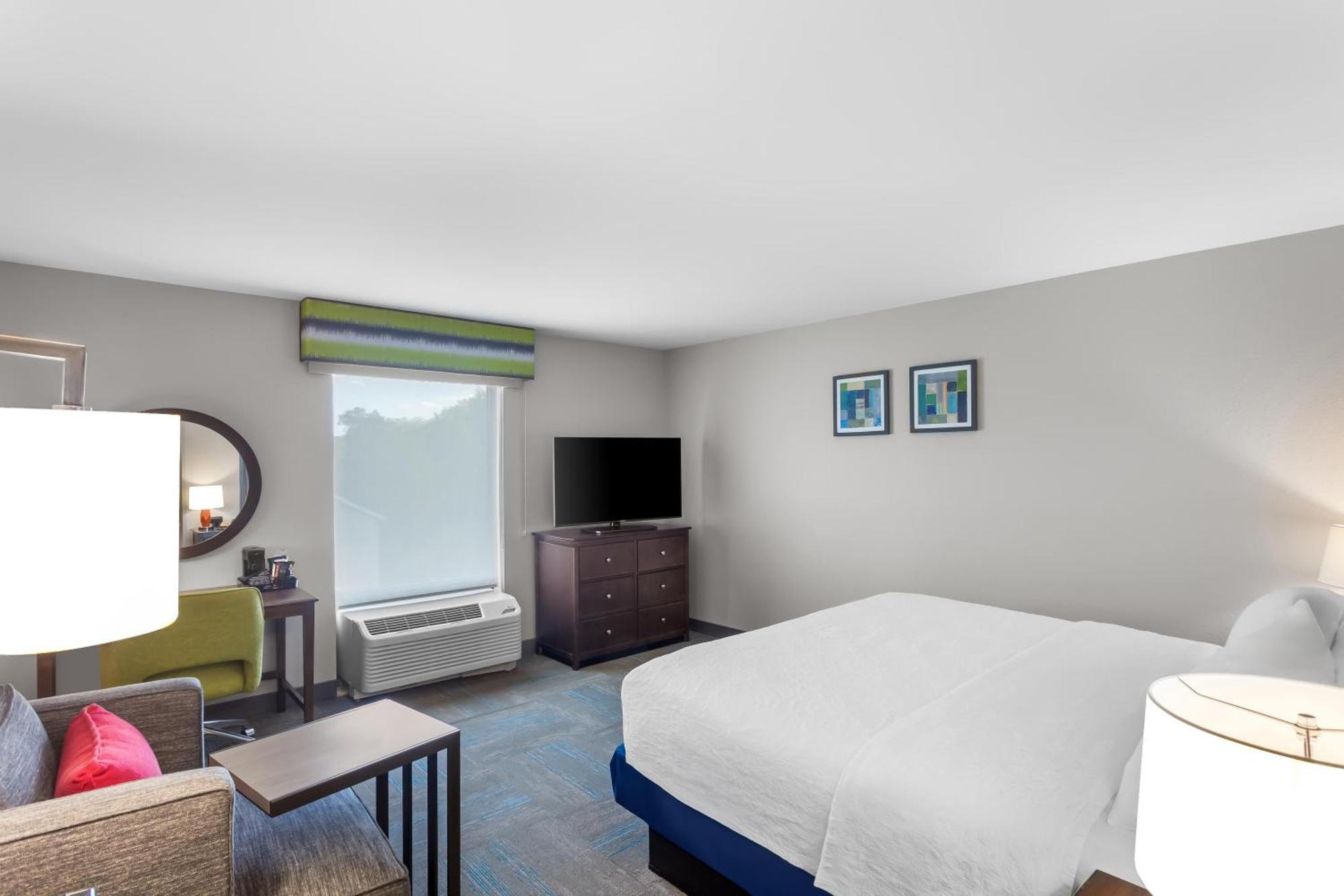 King Room with King Bed - Non-Smoking