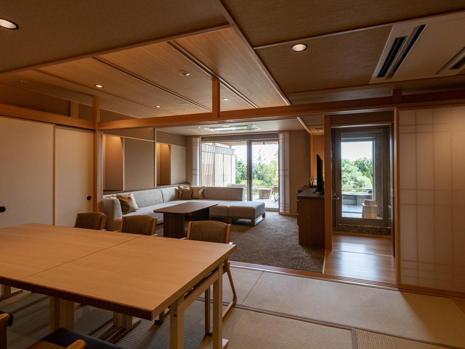 Deluxe Family Suite with Tatami Area with Open-Air Bath 2F (119㎡) In-Room Dining
