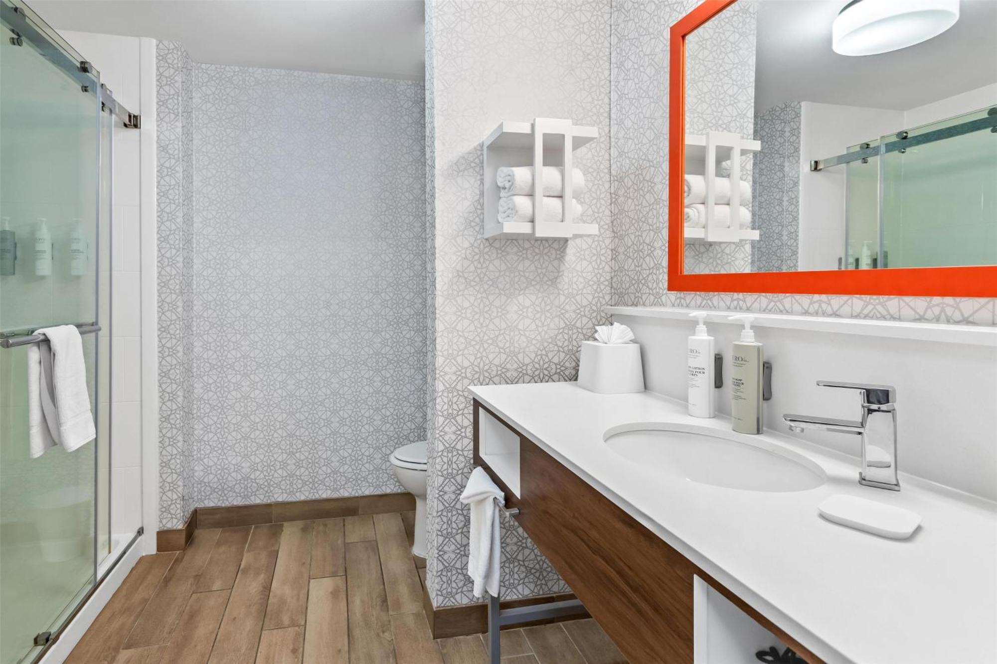 King Room with King Bed - Non-Smoking,1707029184:JPEG