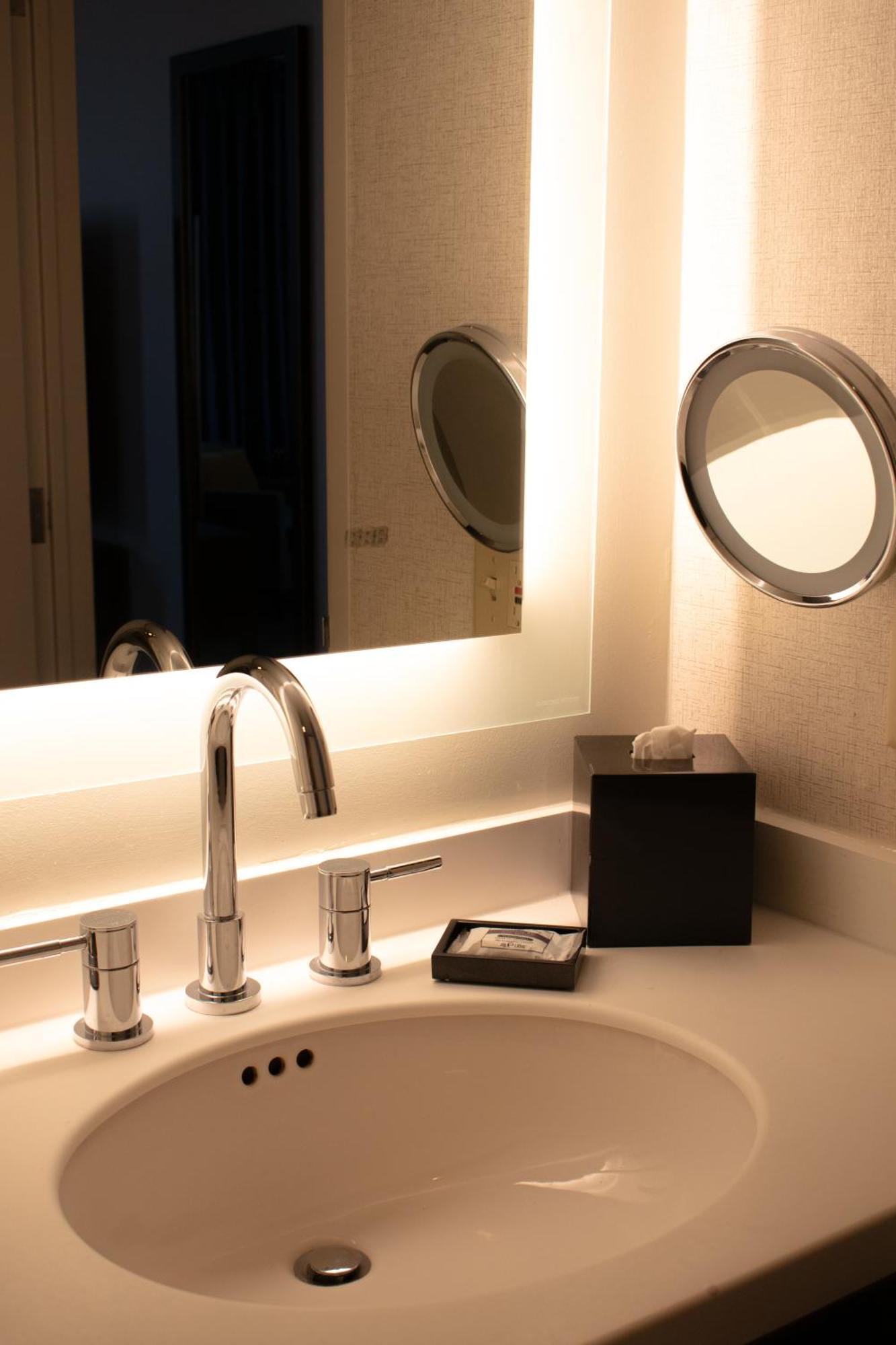 King Room with Accessible Shower - Disability Access