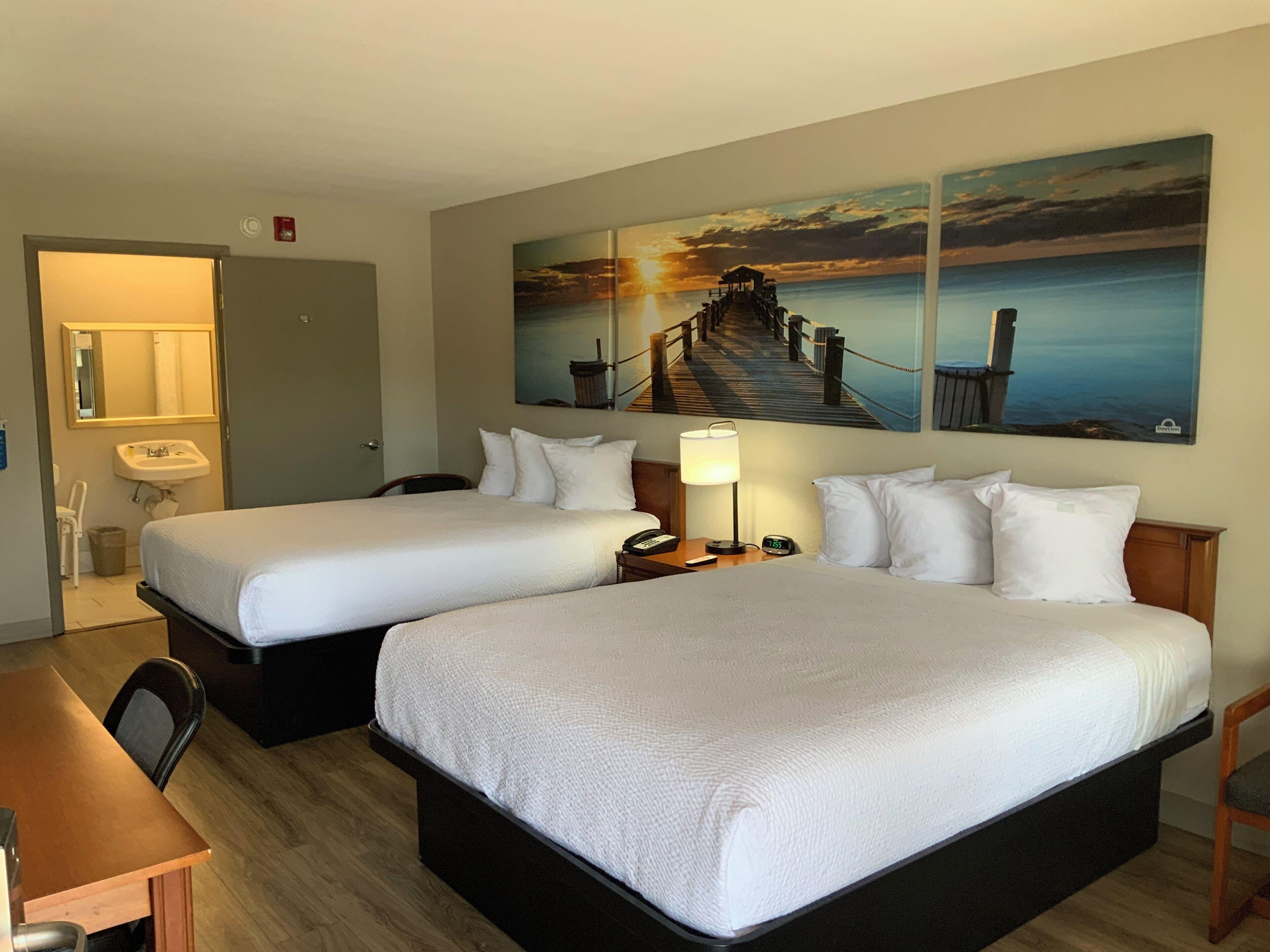Queen Room with Two Queen Beds and Bath Tub - Mobility/Hearing Access - Non-Smoking