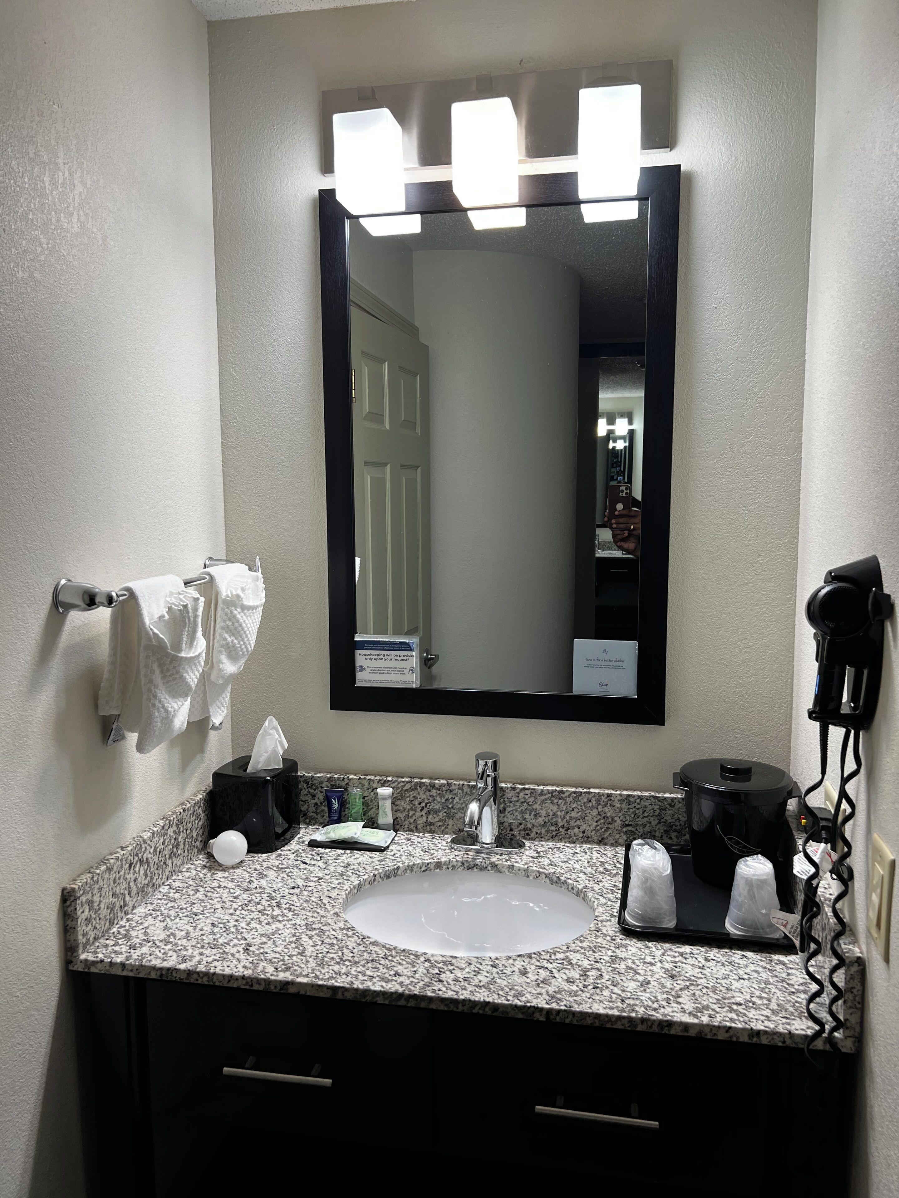 Queen Room,1709695756:JPEG