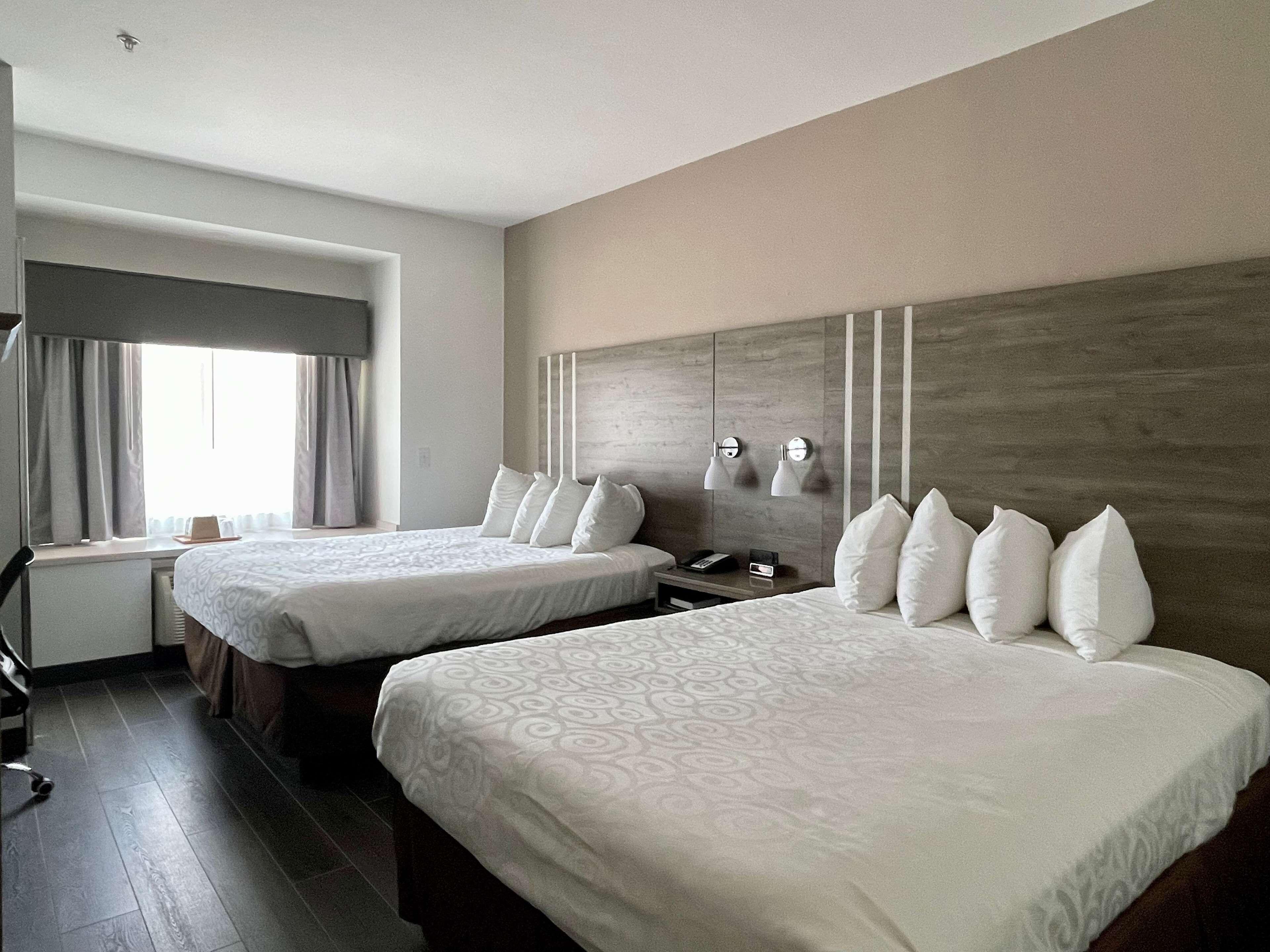 Queen Room with Two Queen Beds and Bath Tub - Disability Access/Non-Smoking