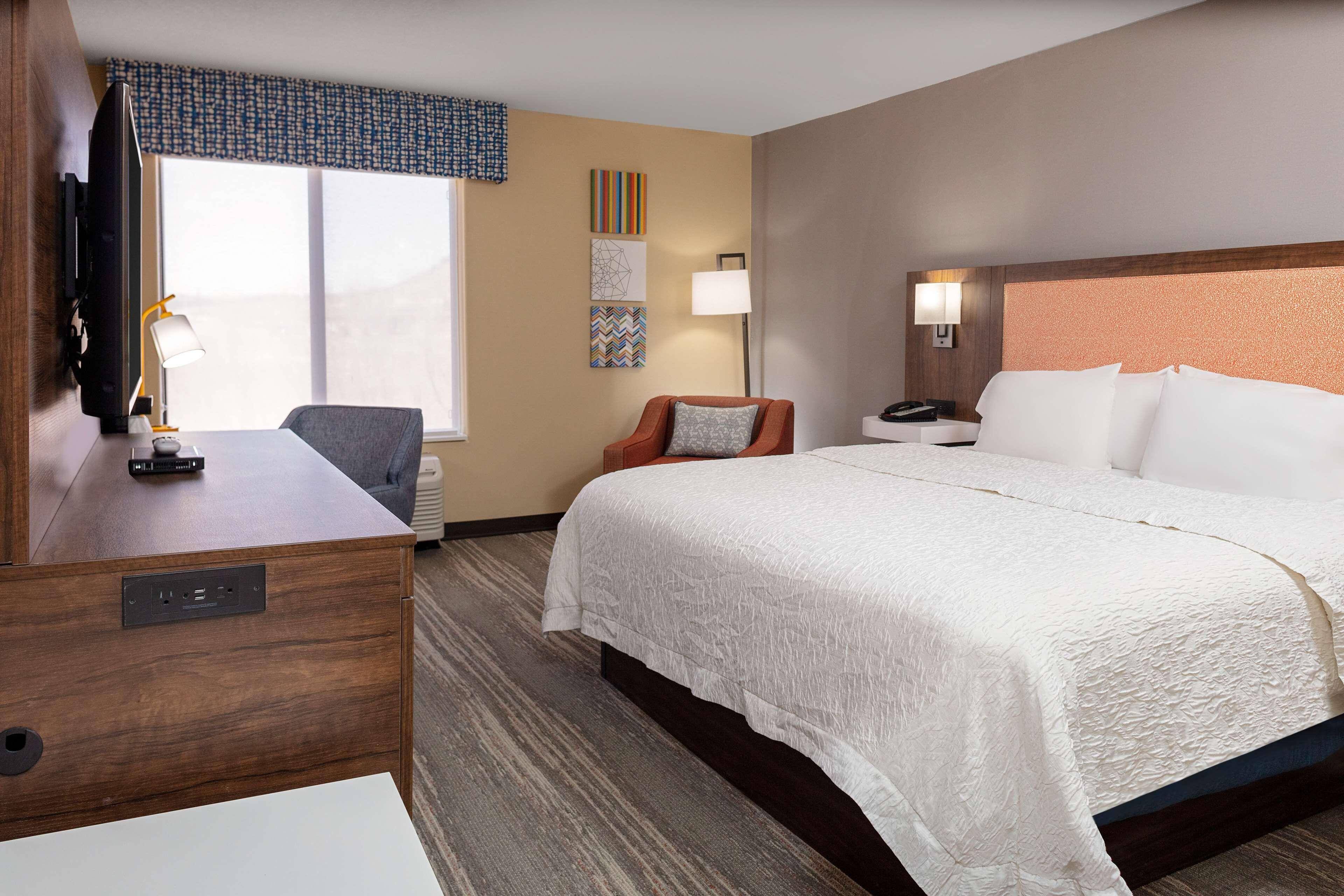 King Room with Study - Non-Smoking