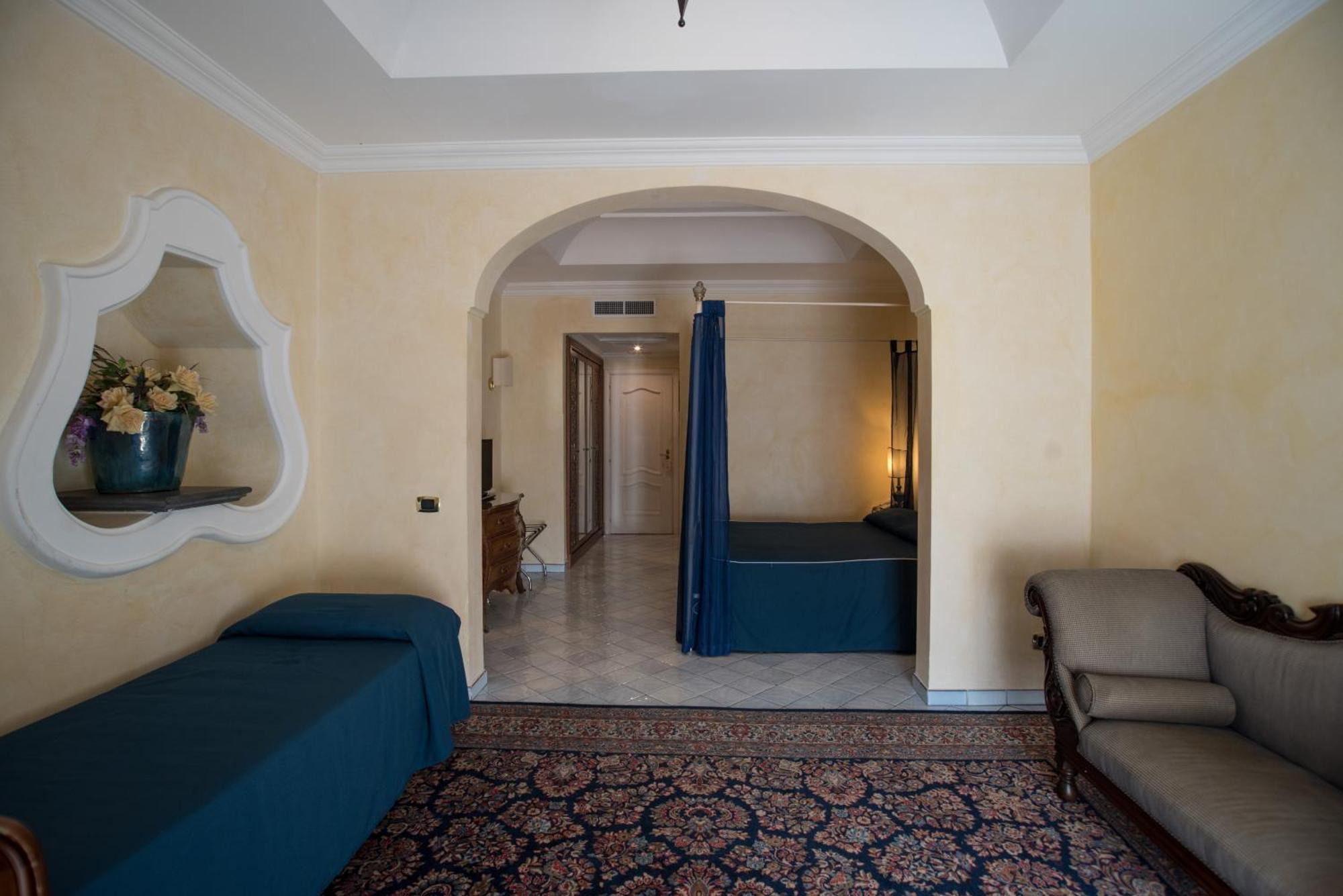 Deluxe Triple Room with Partial Sea View