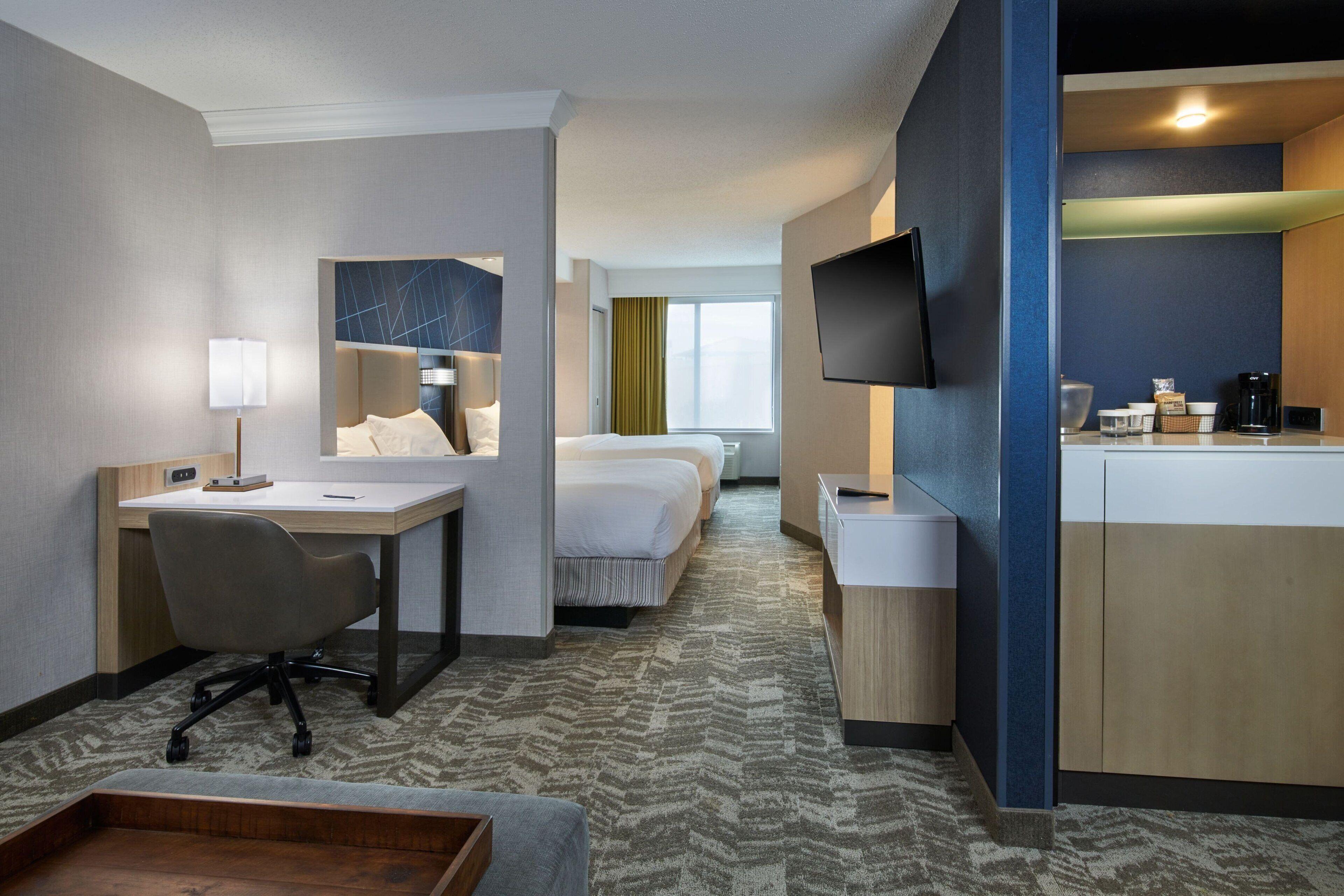 Suite with Two Double Beds, Sofa Bed and Adapted Tub - Mobility Accessible