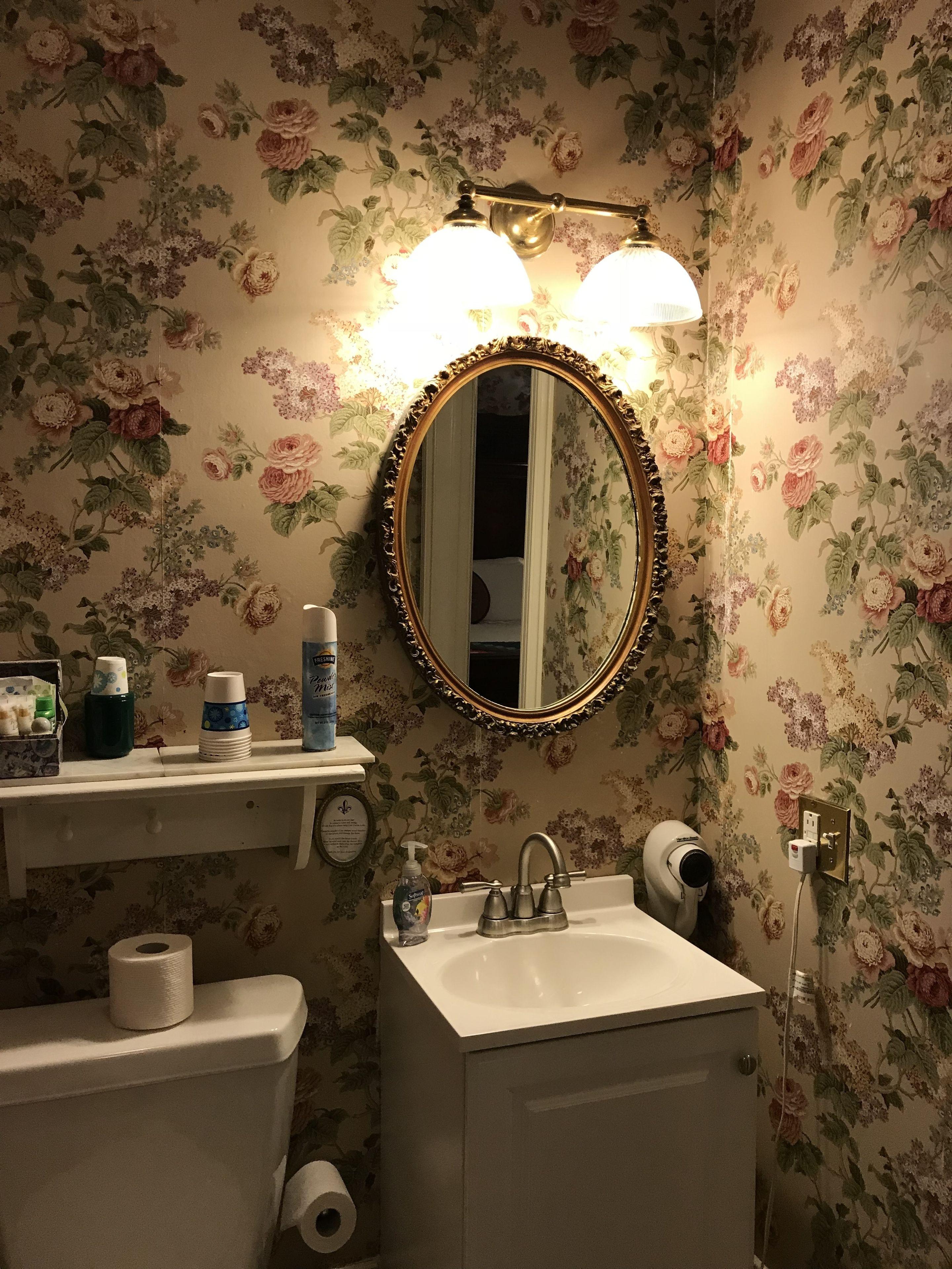 Queen Room with One Queen Bed, Private Bathroom and Garden View