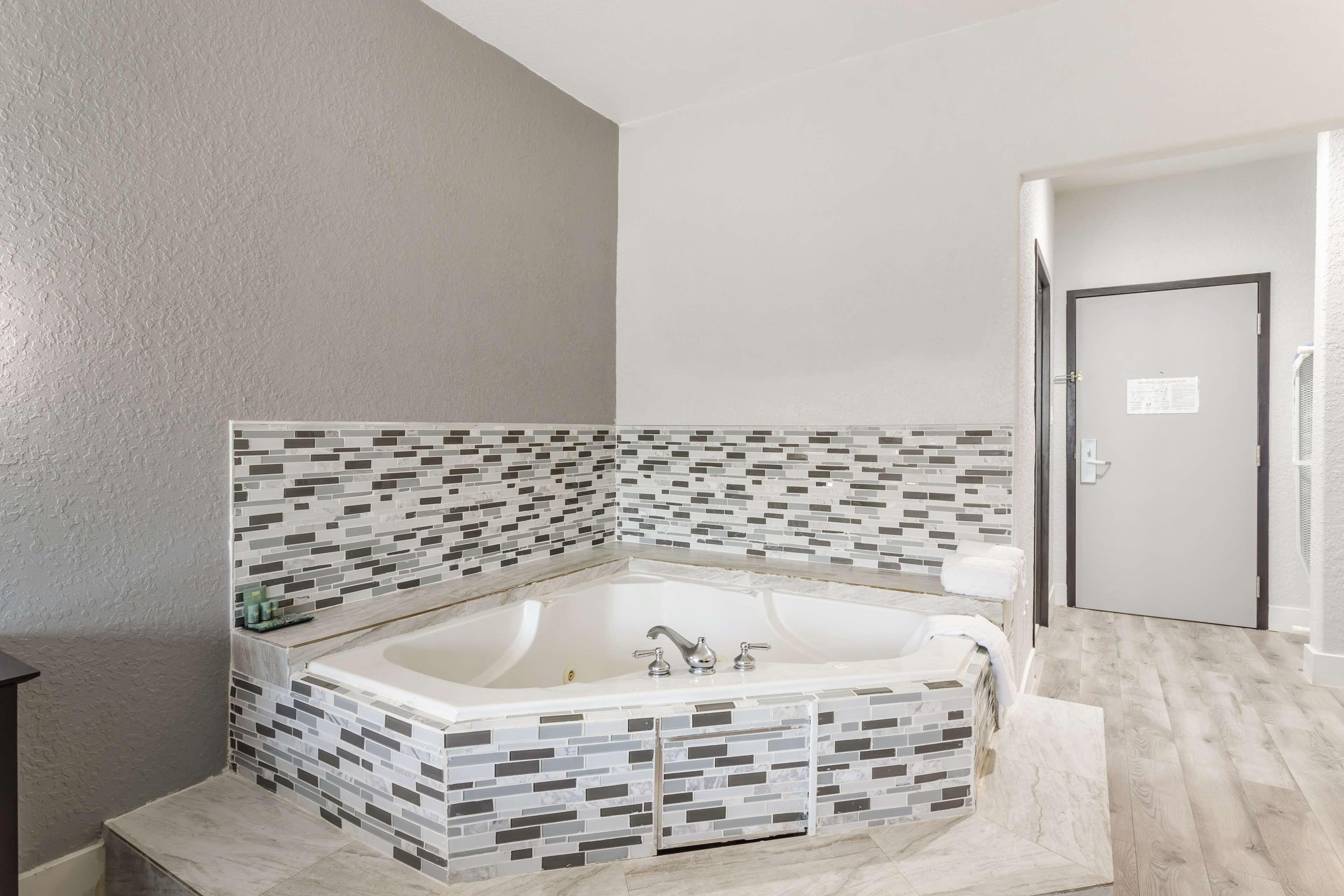 King Room with Spa Bath