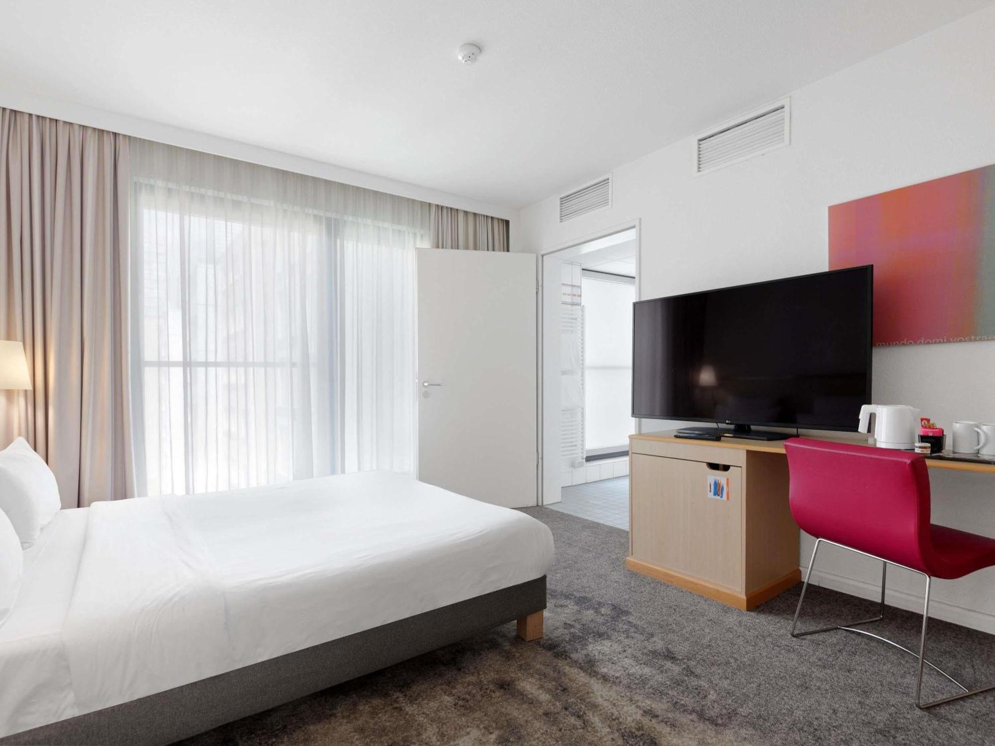 Standard Queen Room - Accessible