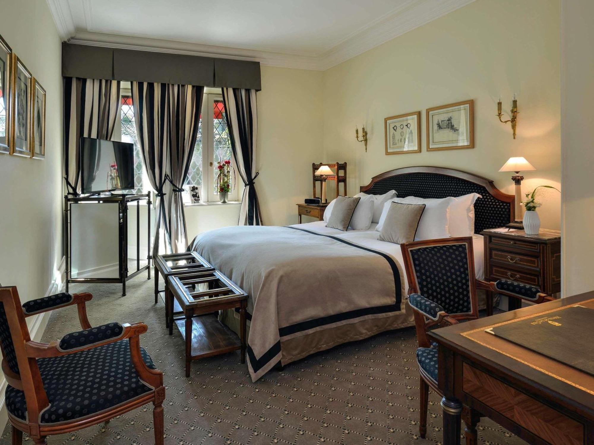 Classic King Room with Street View