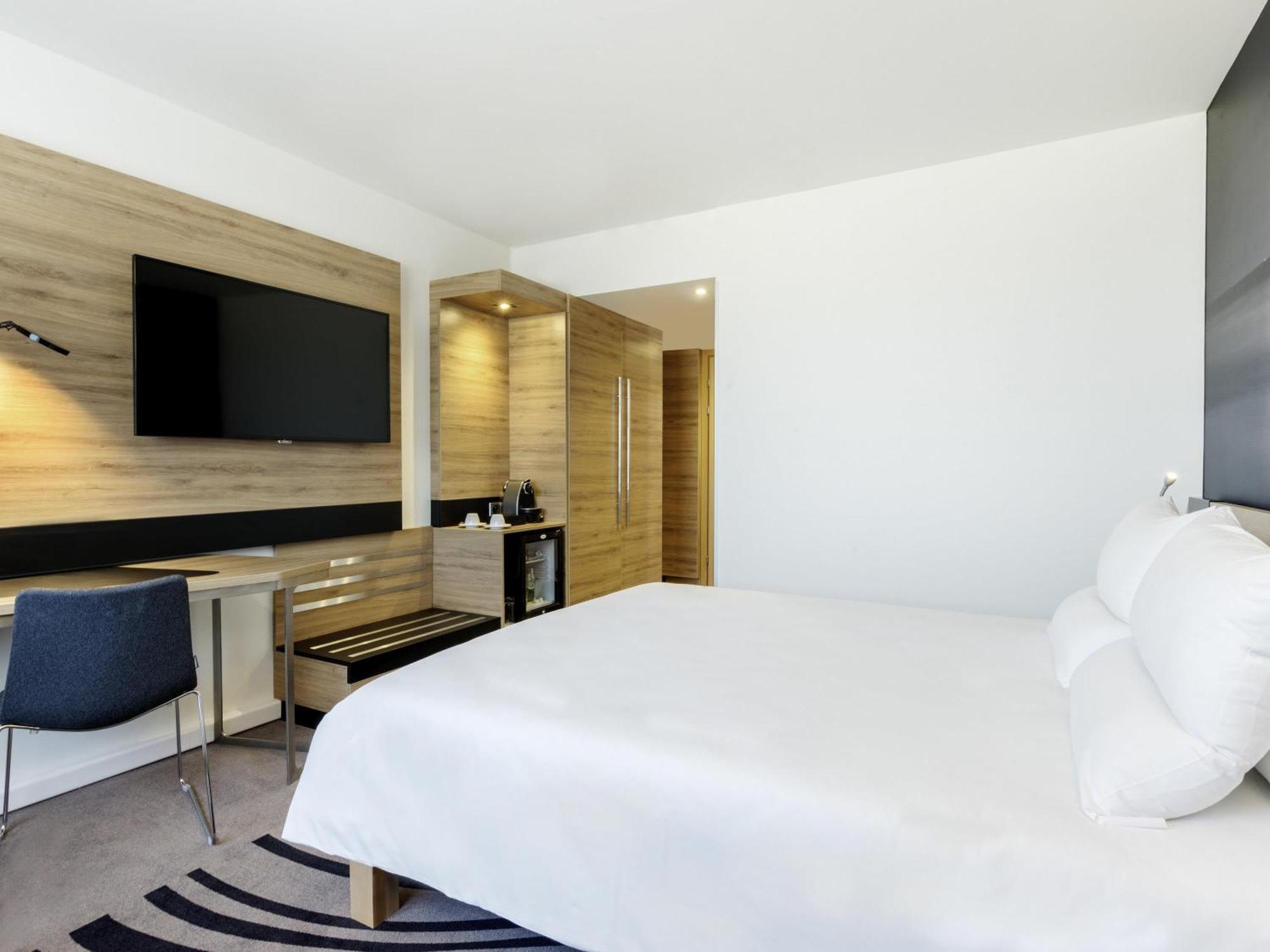 Superior Room with One Double Bed and Sofa