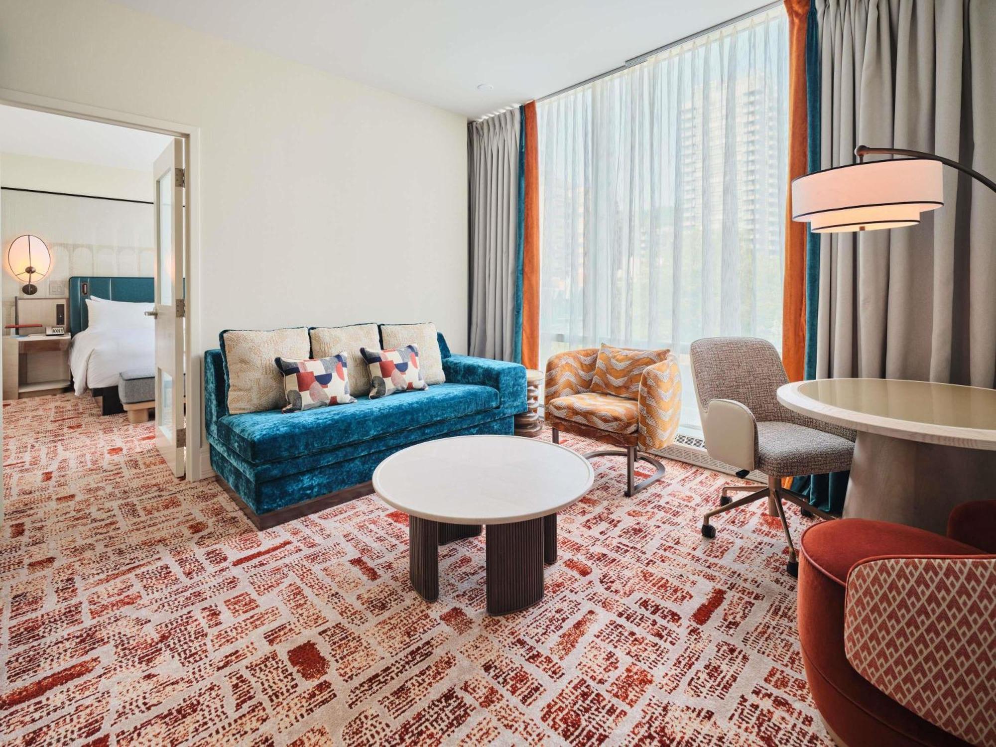 One-Bedroom Golden Mile King Suite with Sofa Bed and Mont Royal View,1746841591:JPEG