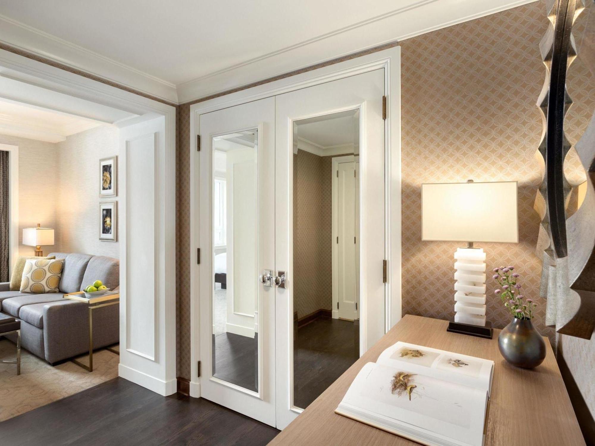 Fairmont Gold Junior Suite with Lake View