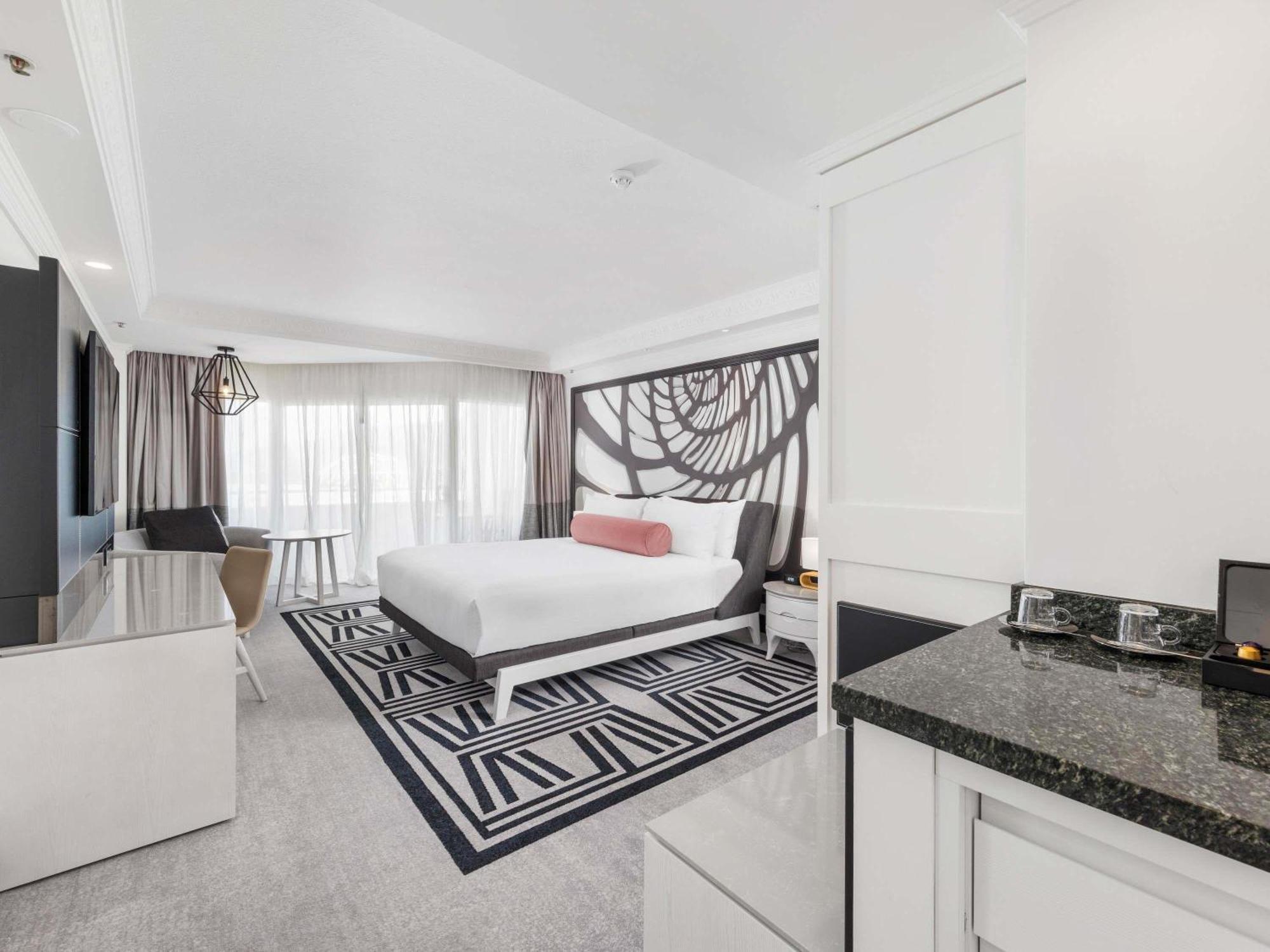 Rejuvenated Superior King Room with City and Mountain View,1717027881:JPEG