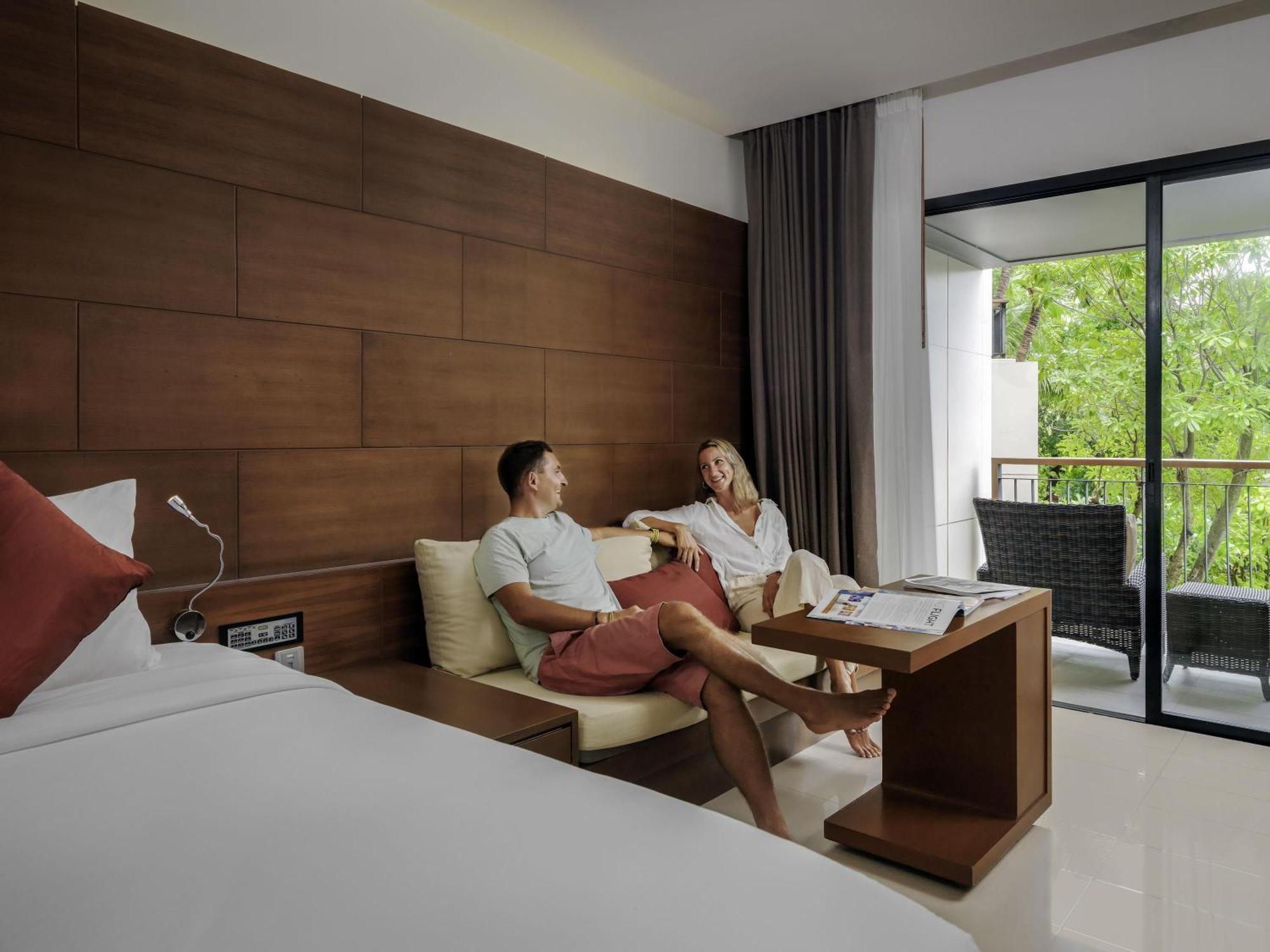 Superior King Room with Balcony and Garden View
