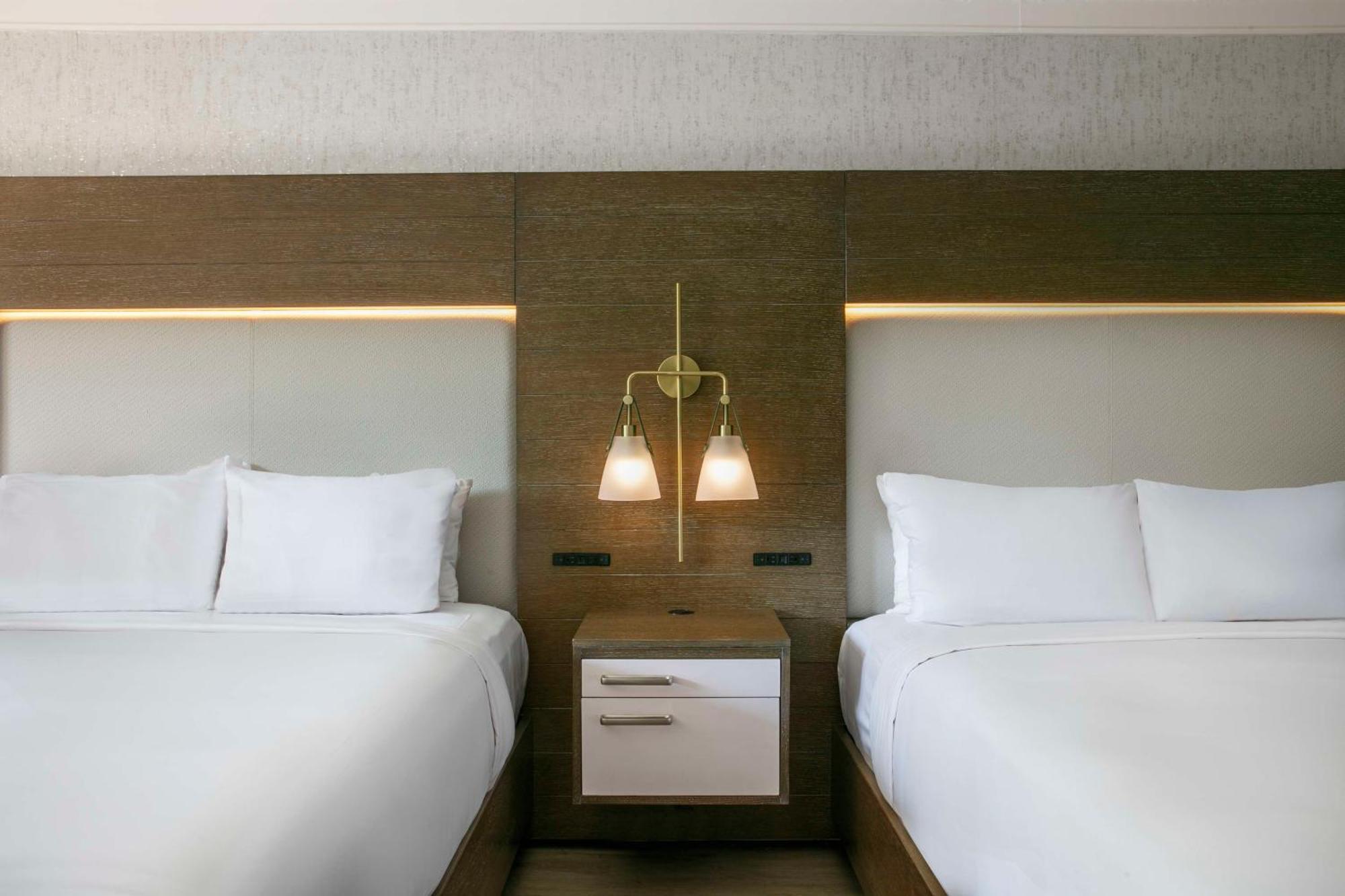 Terrace Room – Two Queens,1717032345:JPEG