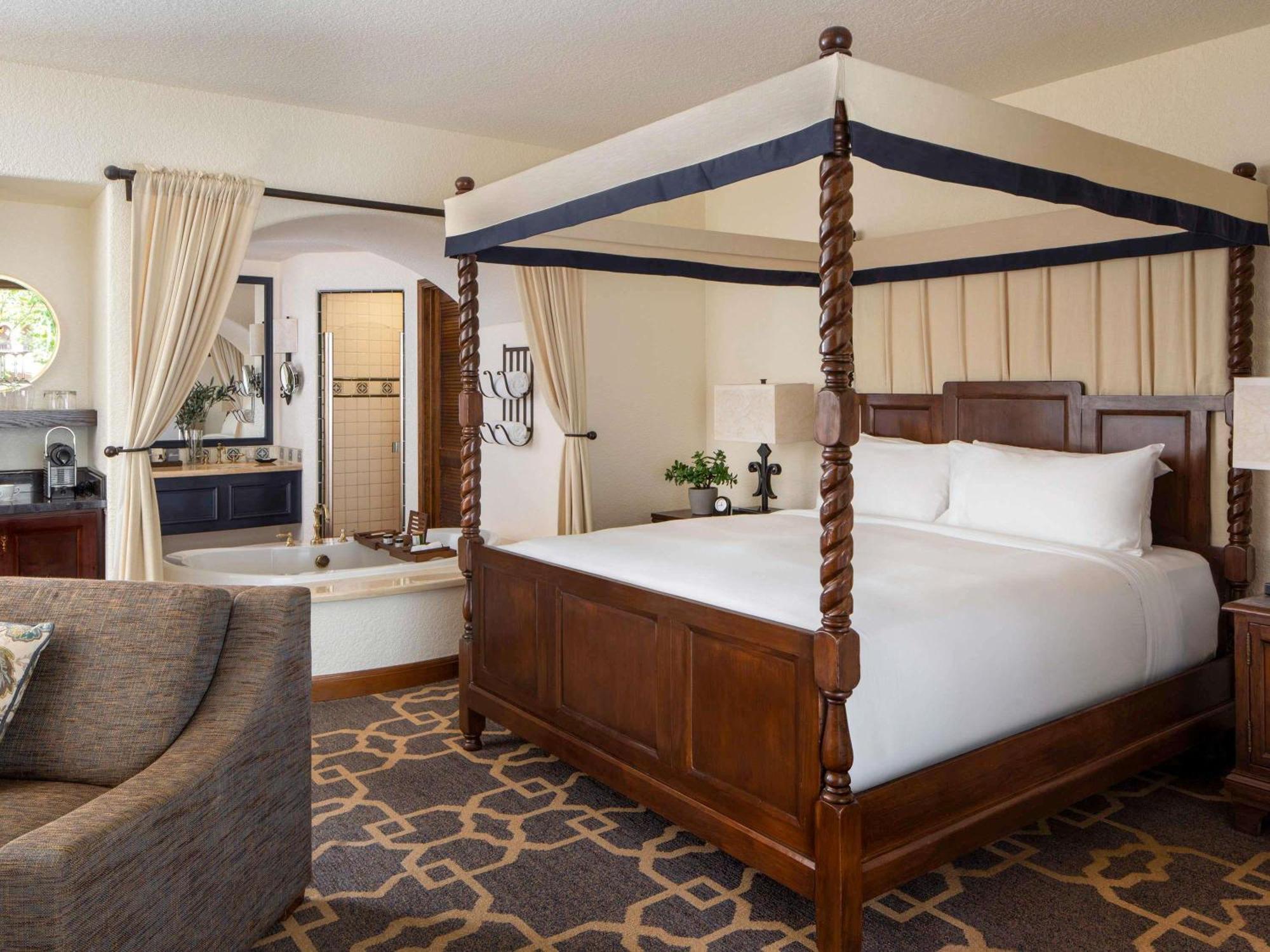 Mission Spa King Suite with Sofa Bed, Fireplace, Patio or Balcony, Jacuzzi and Garden View,1717042612:JPEG