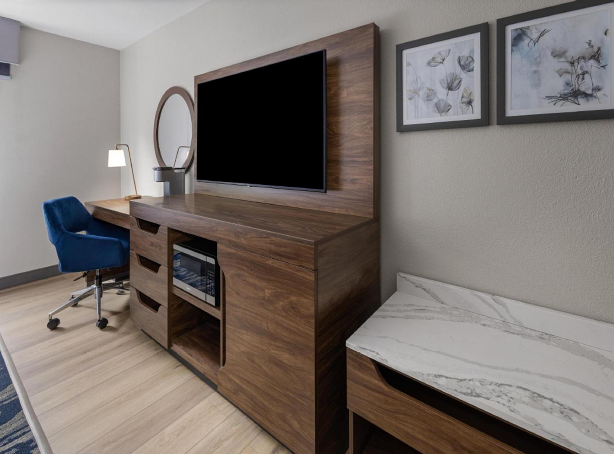 Room with Two Queen Beds - Non-Smoking