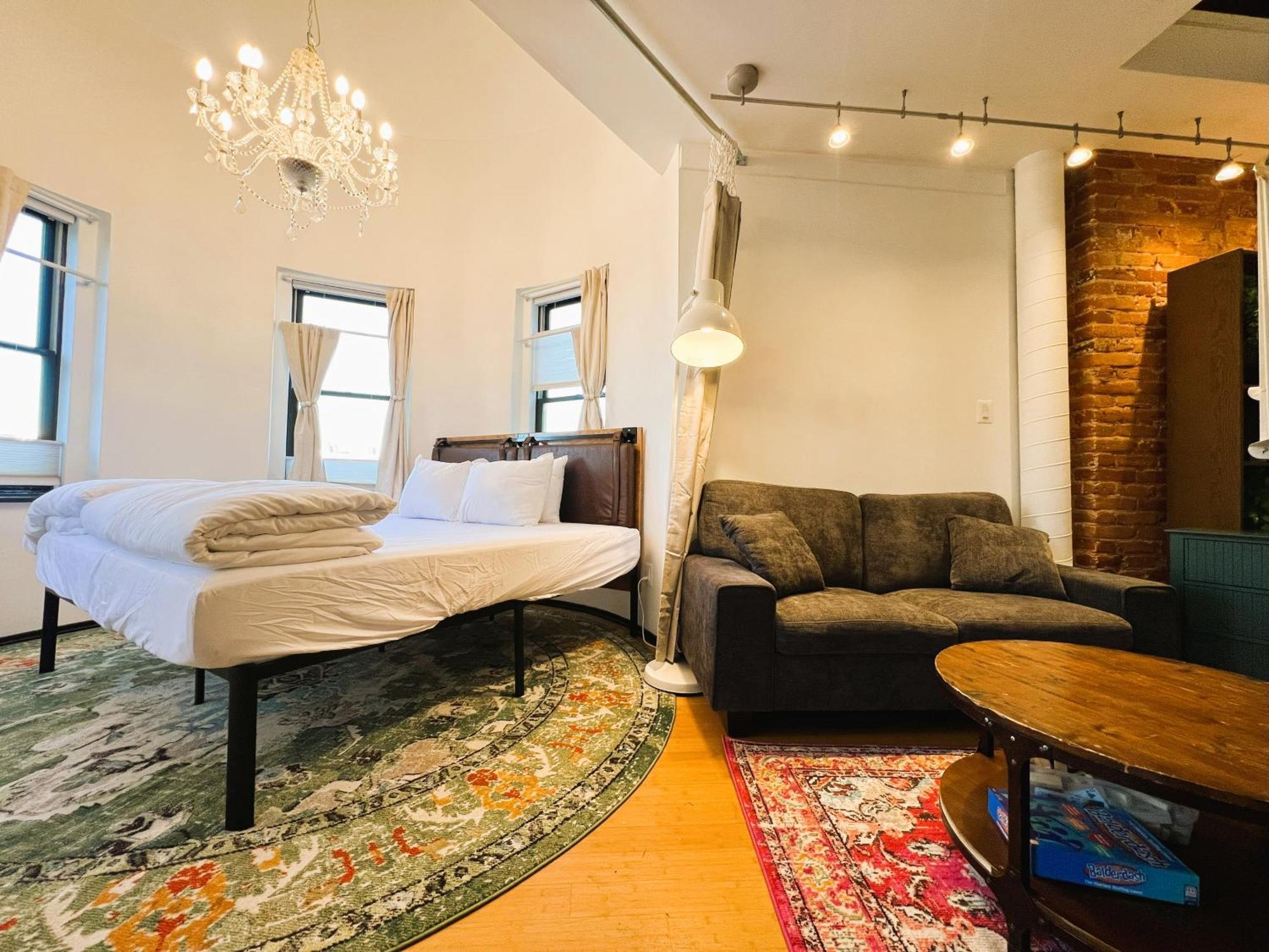 Cozy King Studio