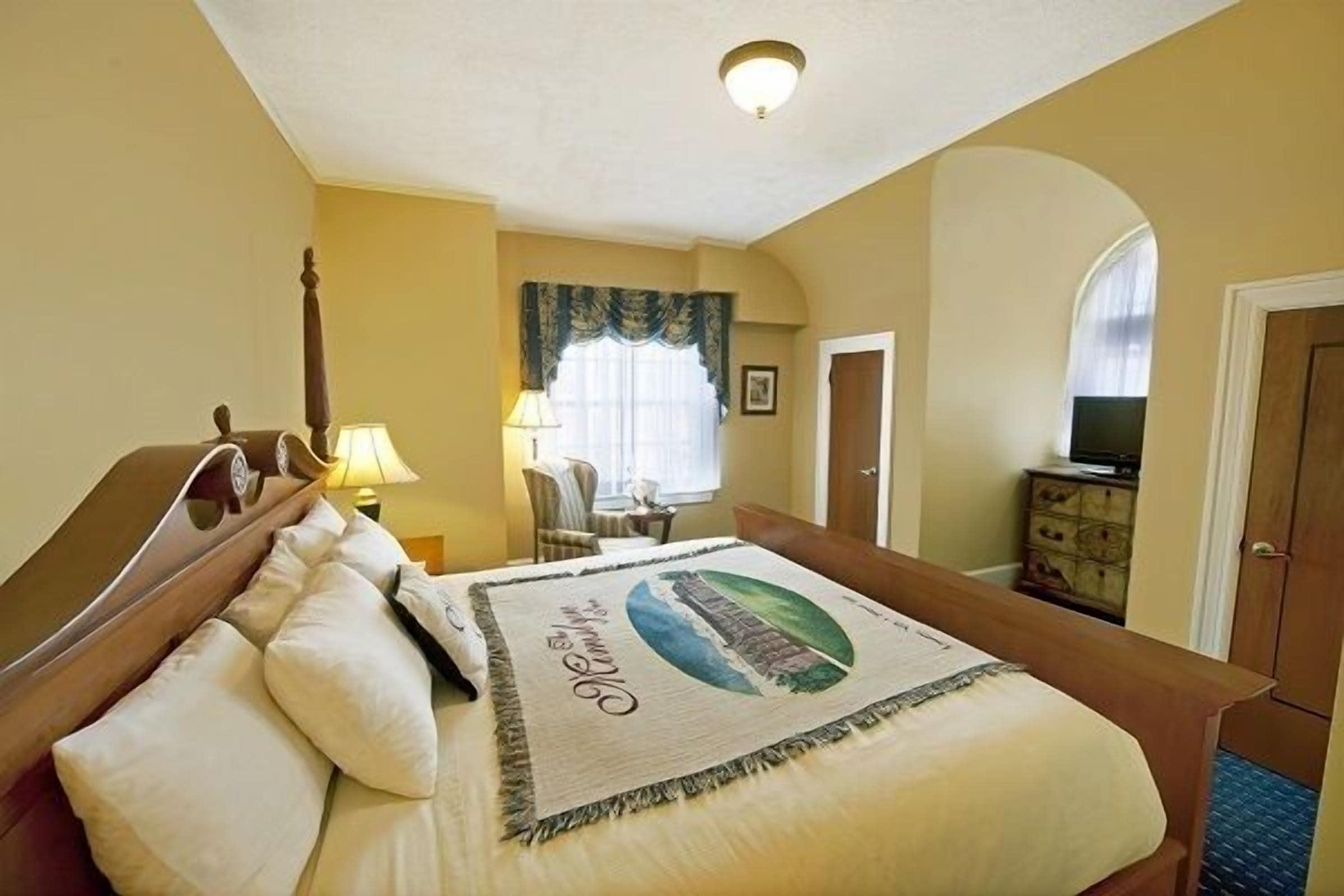 Deluxe Suite with Spa Bath