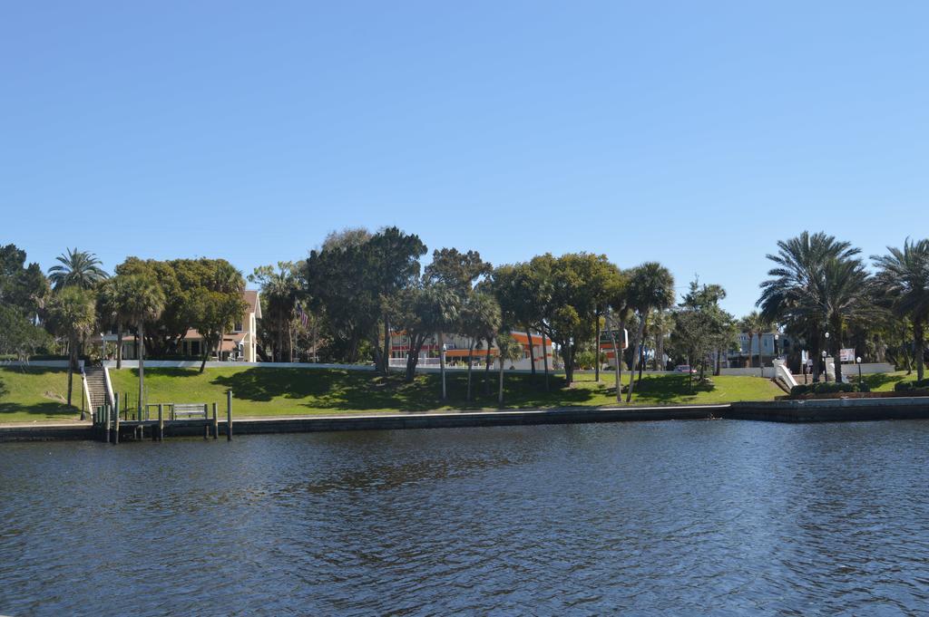Apartment with Lake View