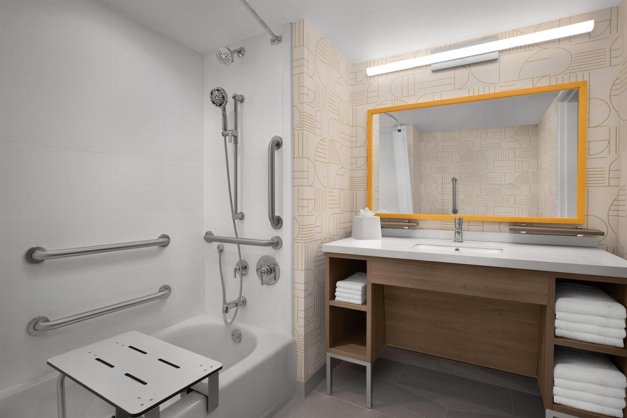 King Studio with Bath Tub and Balcony - Mobility/Hearing Access,1722930949:JPEG
