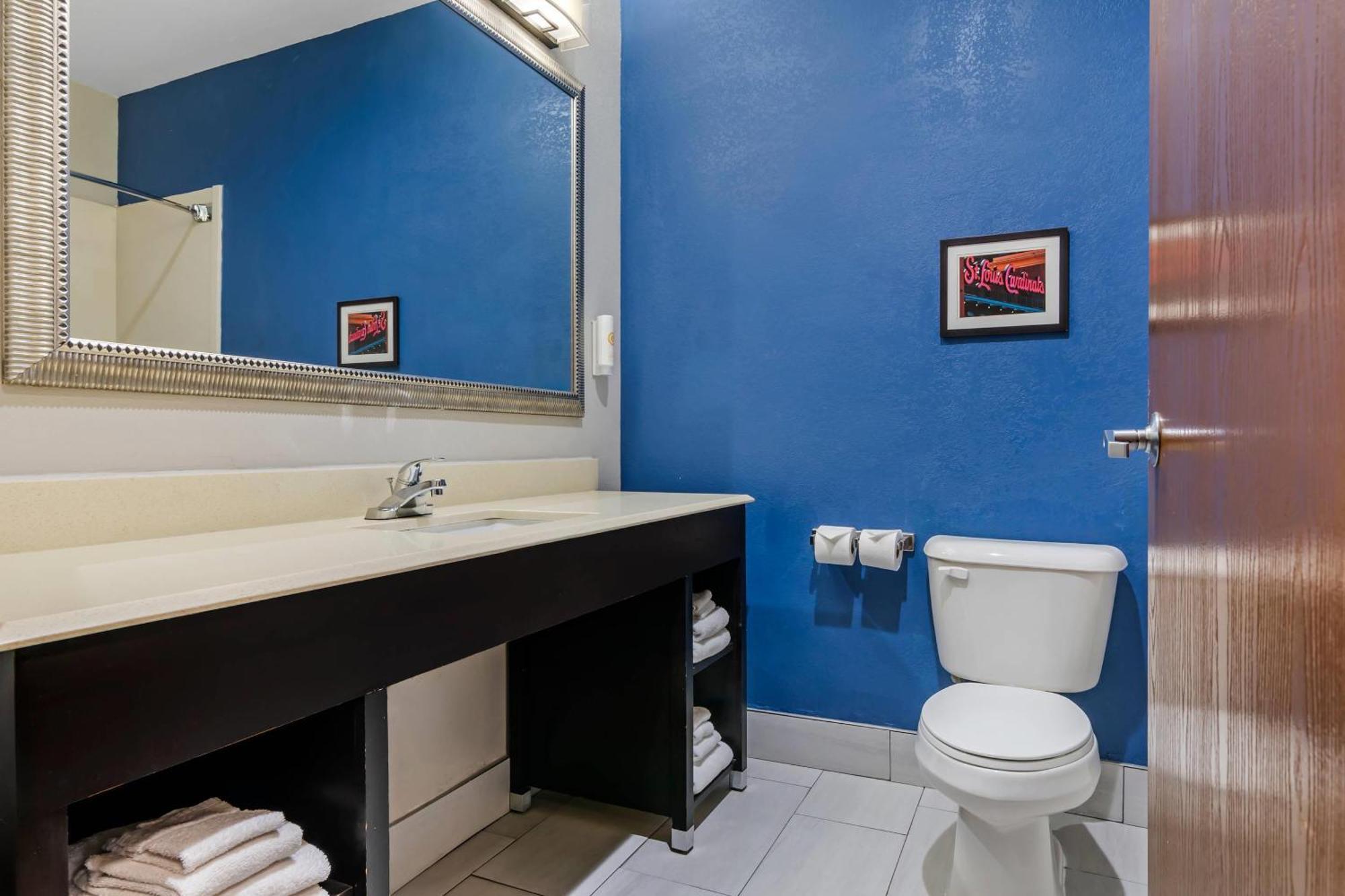 Queen Suite with Sofa Bed - Non-Smoking,1722931399:JPEG