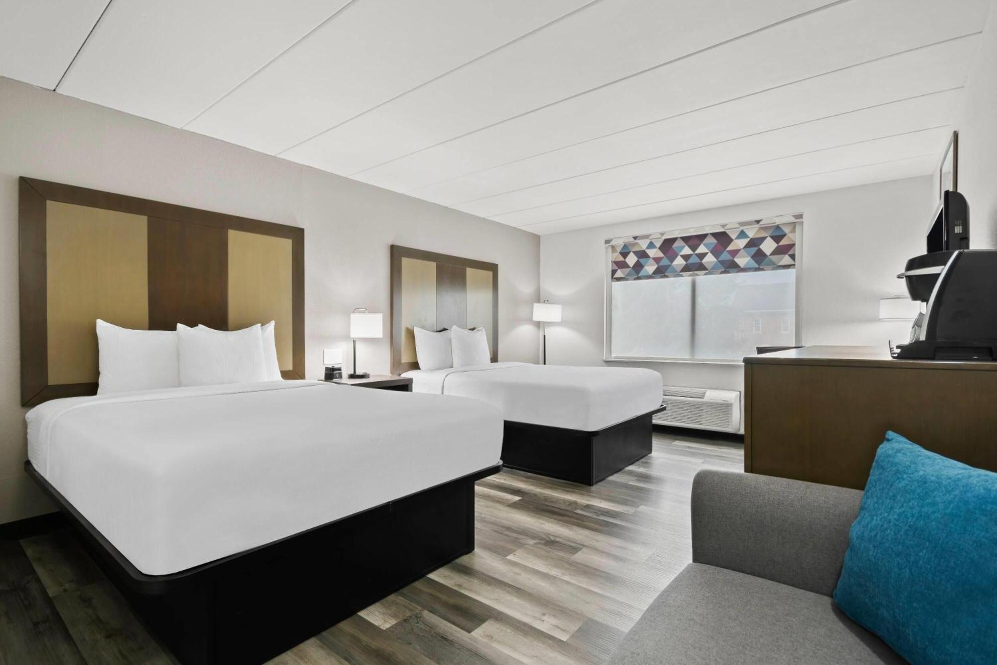 Deluxe Queen Room with Two Queen Beds,1722931500:JPEG