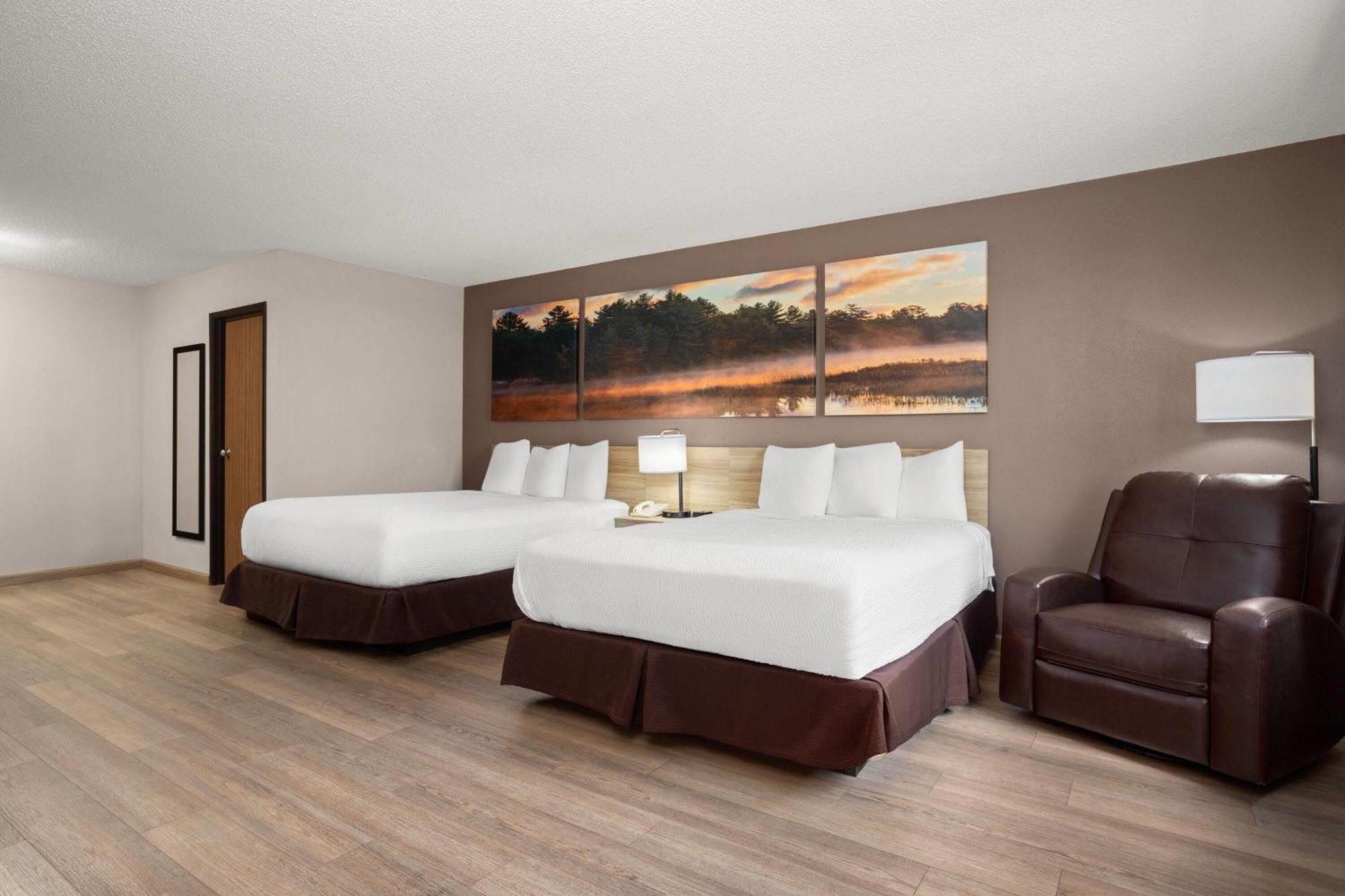 Deluxe Queen Room with Two Queen Beds - Non-Smoking
