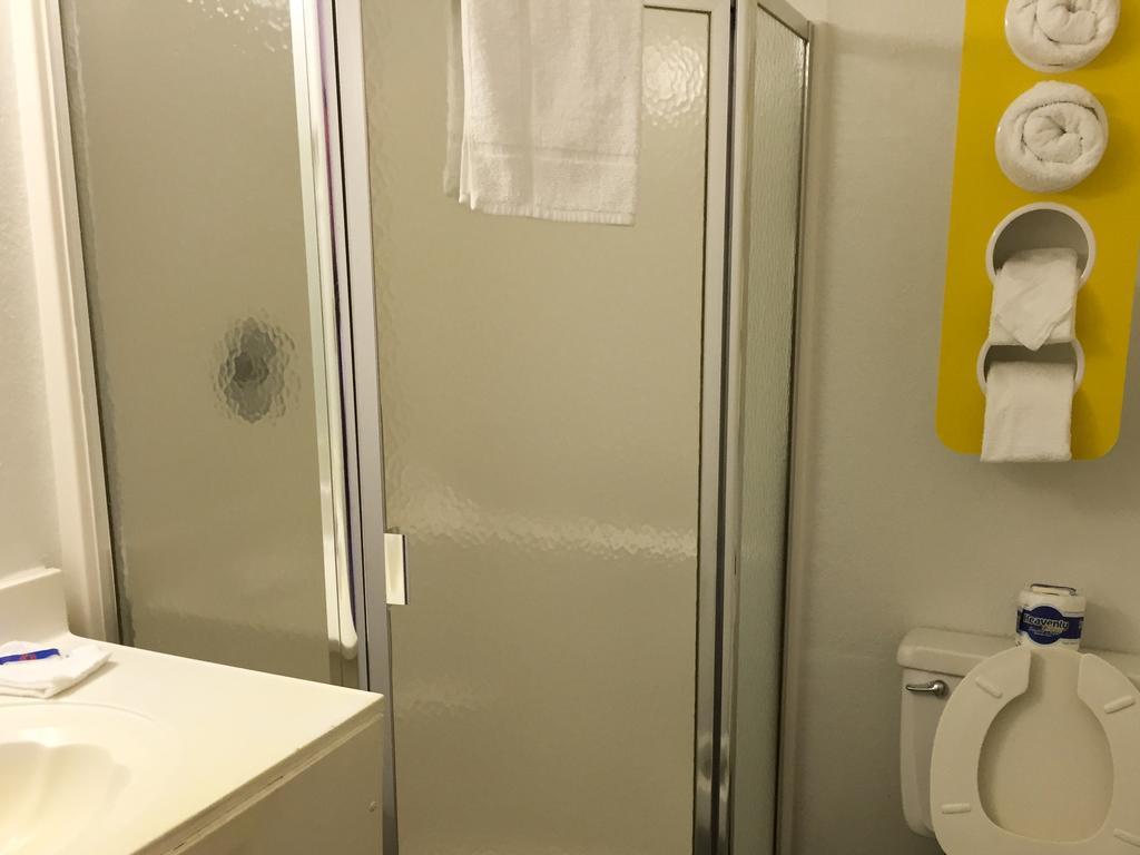 Queen Room - Non-Smoking