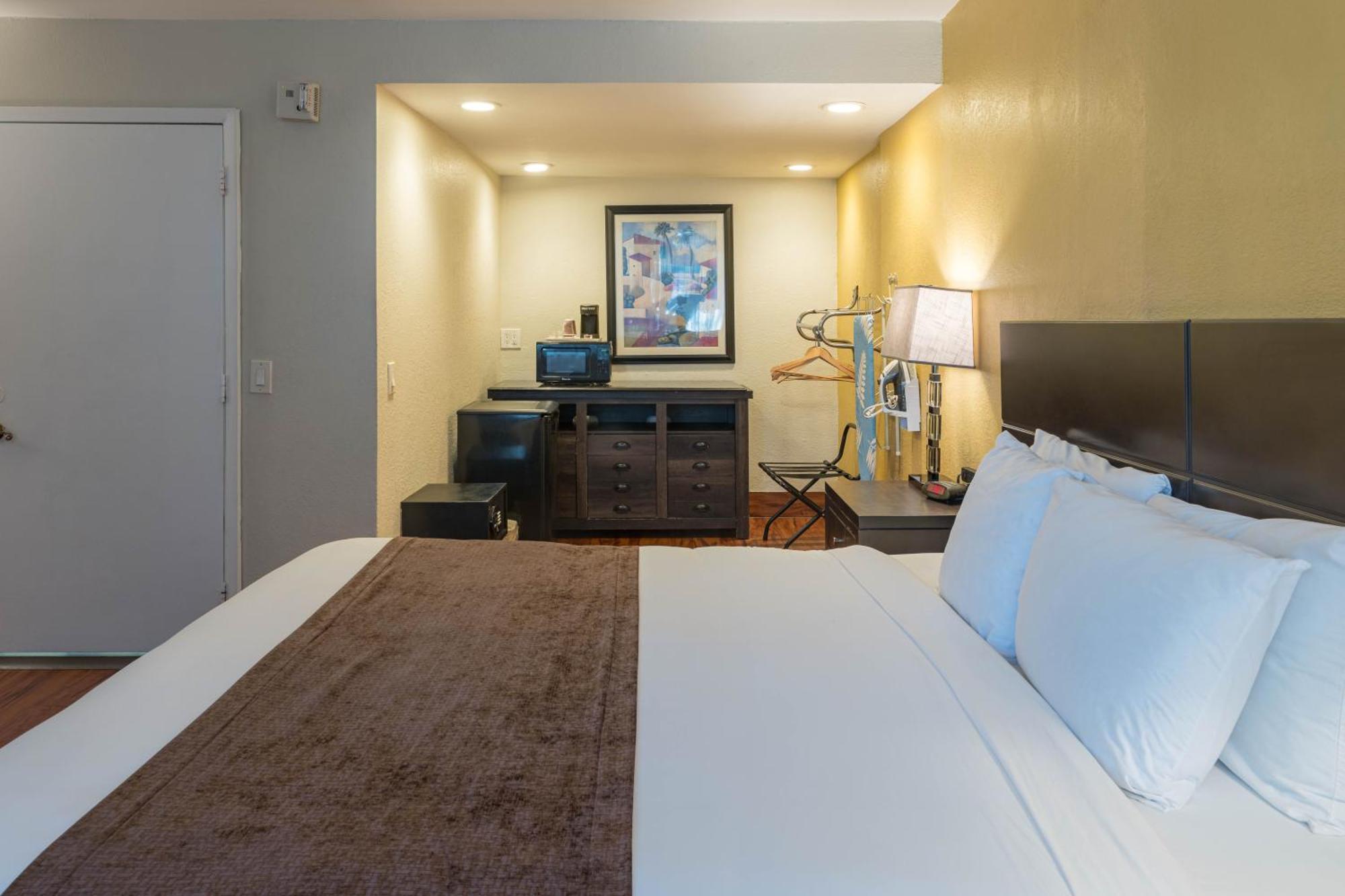 One King Bed - Disability Access