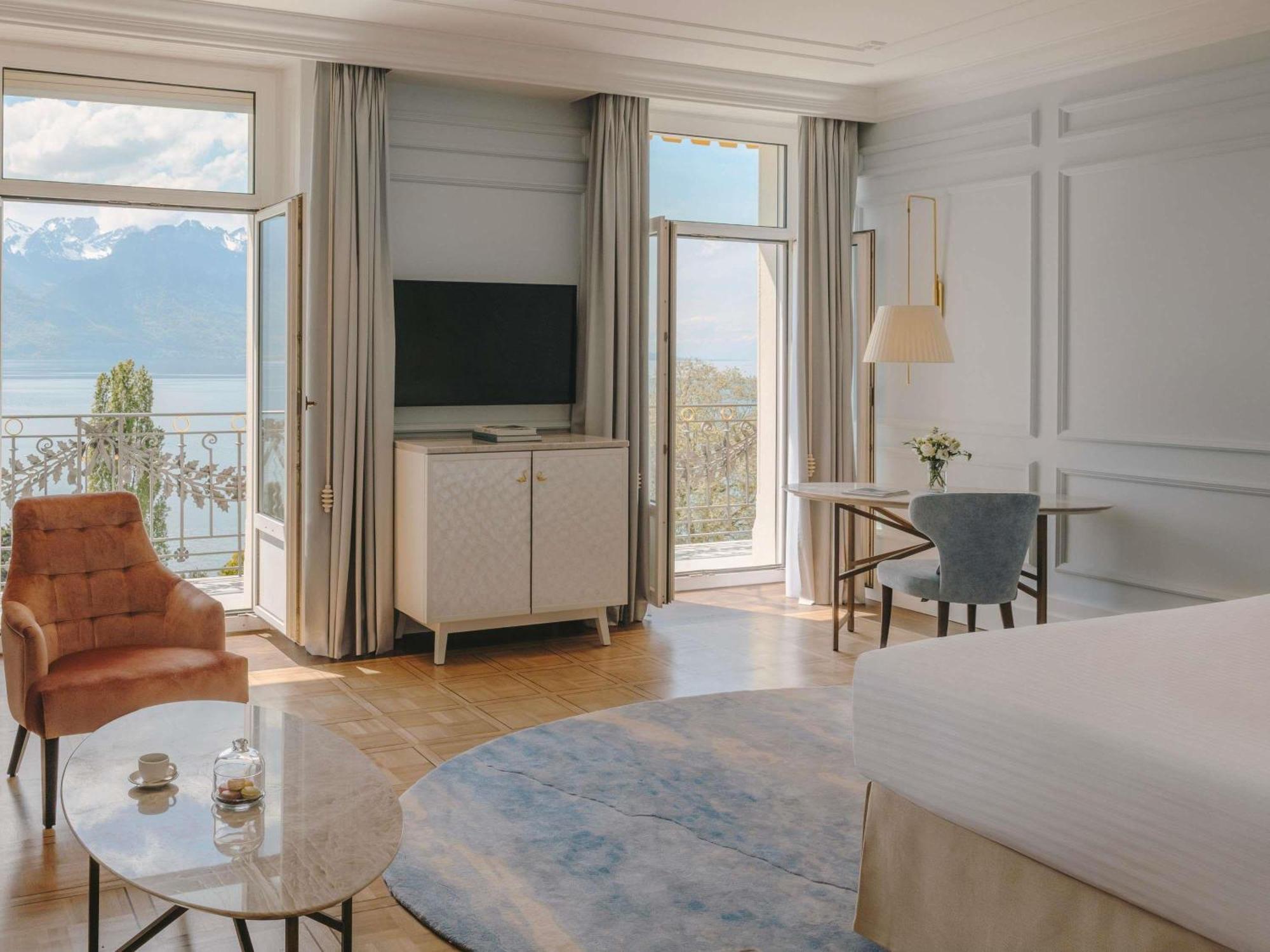 Signature Room with Lake View