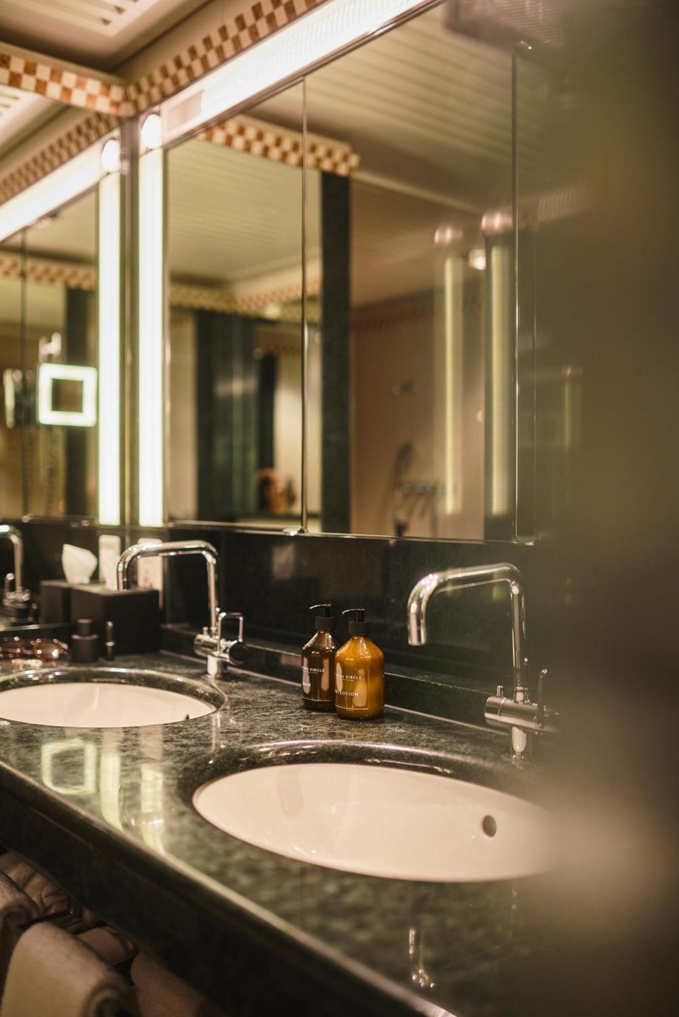 Historic Junior Suite,1729987567:JPEG