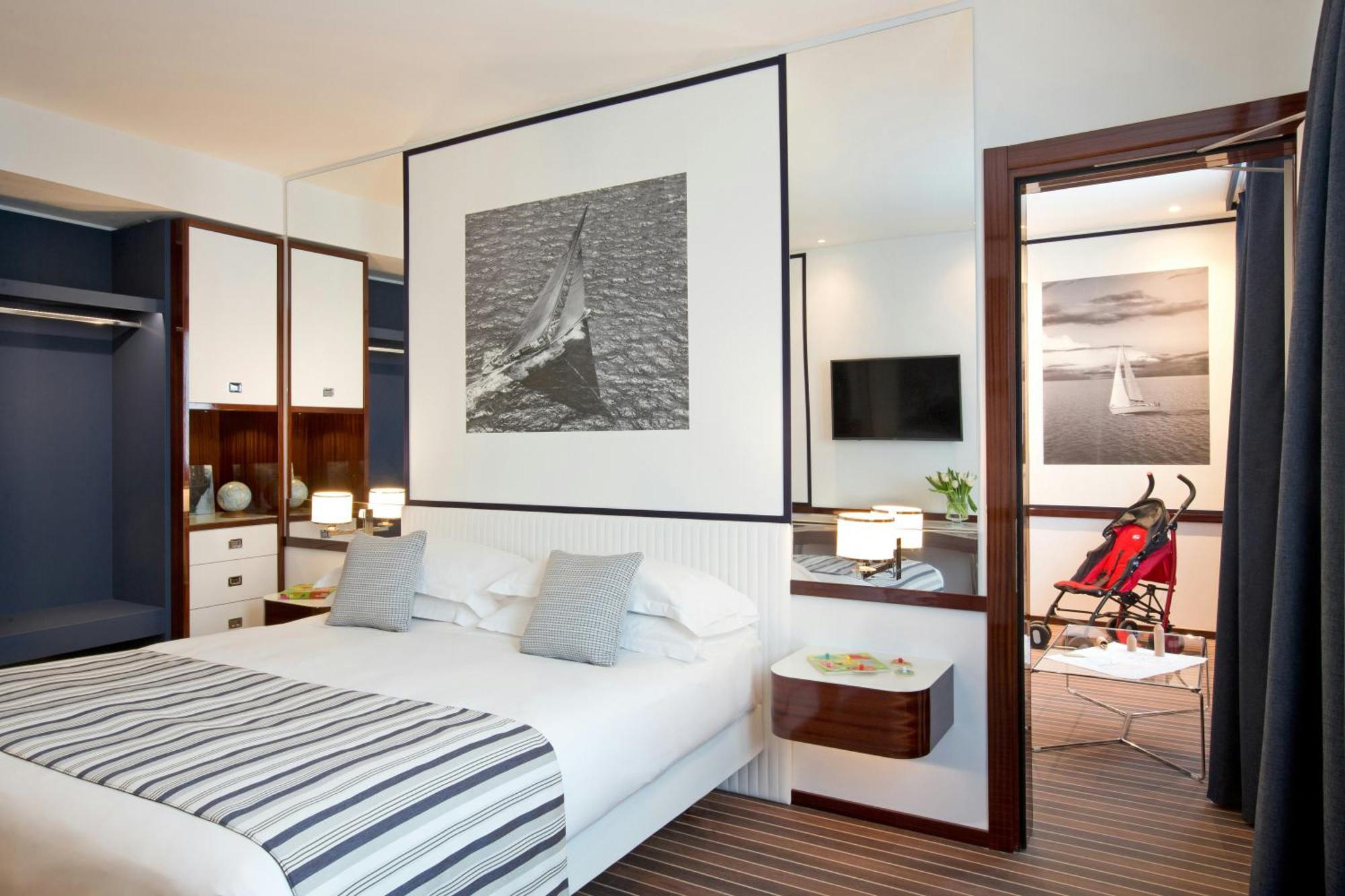 Family Room (2 Adults + 2 Children)