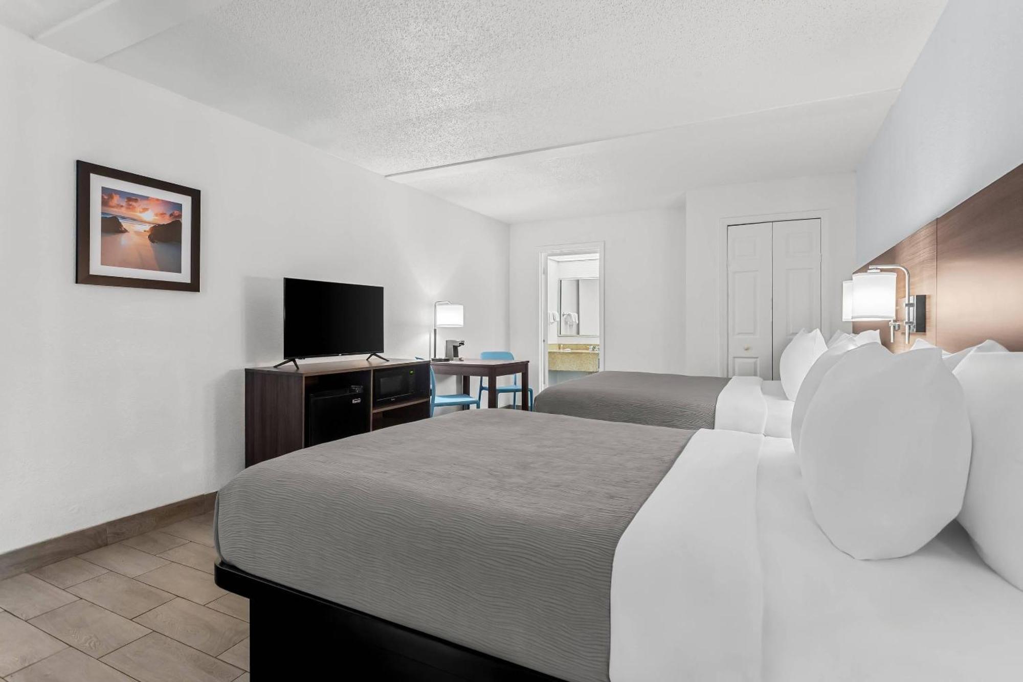 Queen Room with Two Queen Beds - Non-Smoking