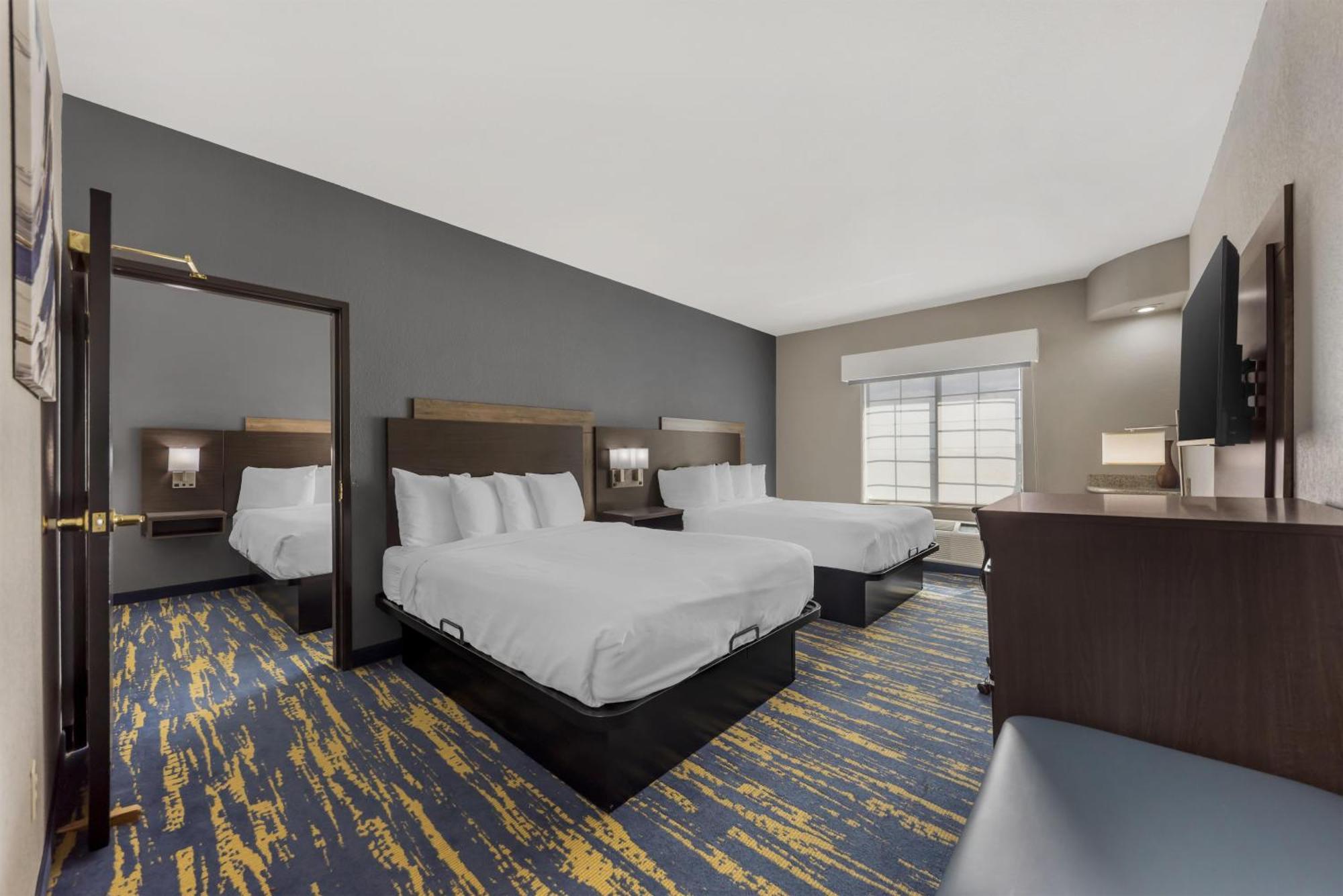 Suite with Three Queen beds