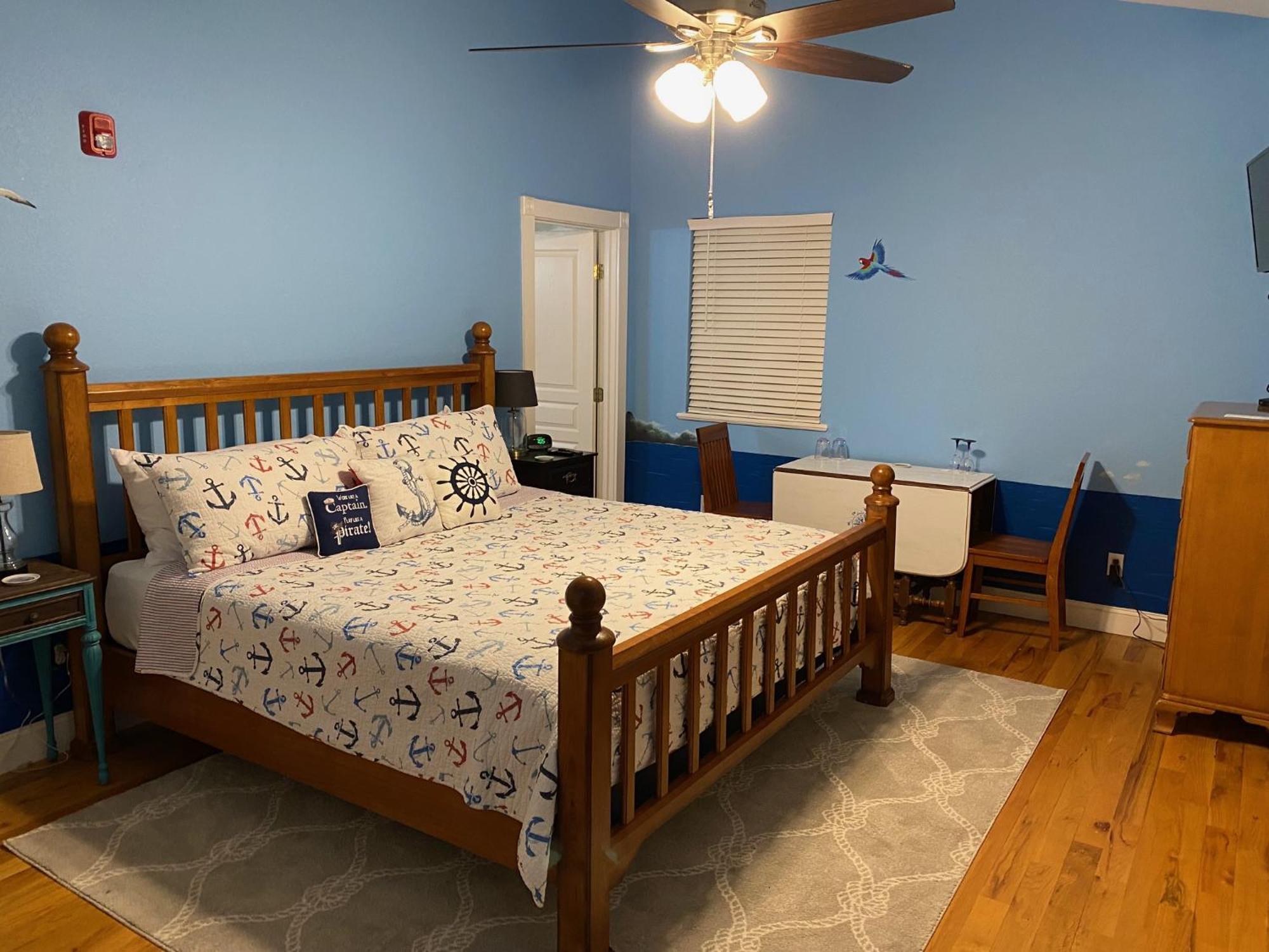 Deluxe King Suite