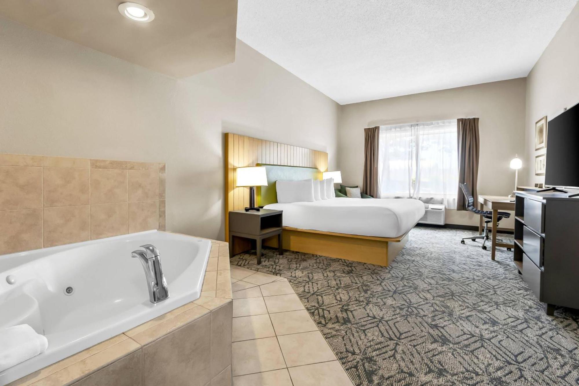 King Suite with Whirlpool