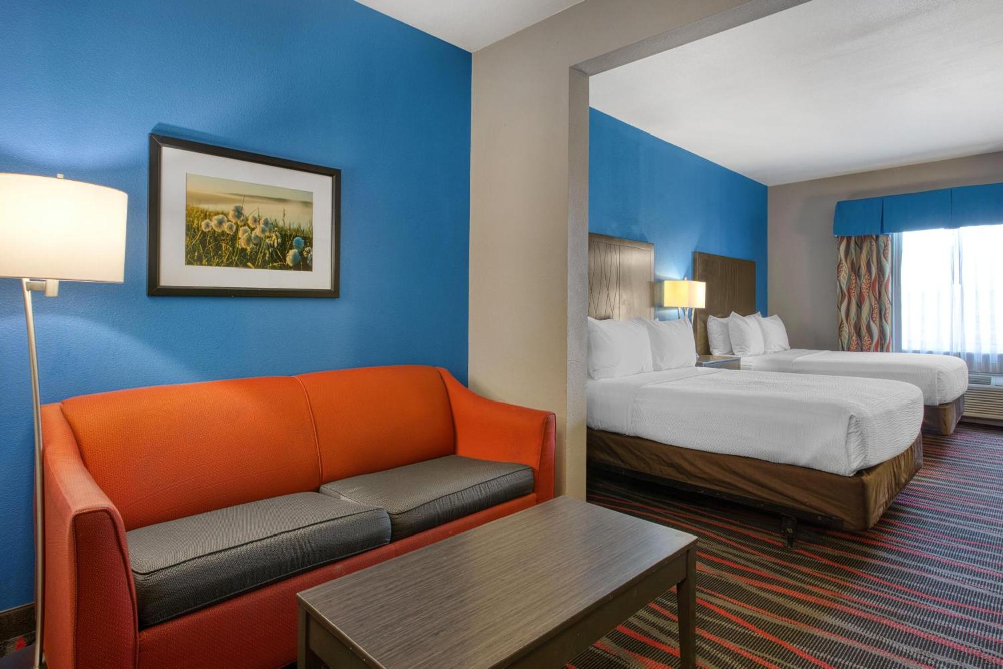 Queen Suite with Two Queen Beds and Sofa Bed - Bath Tub/Disability Access,1731477319:JPEG