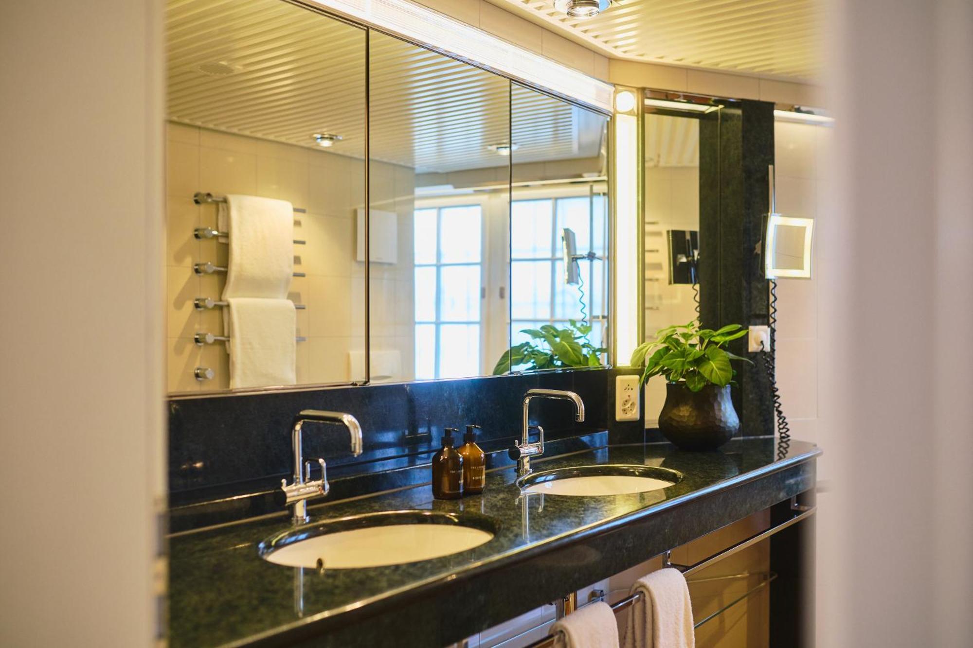 Design Queen Room,1739367828:JPEG