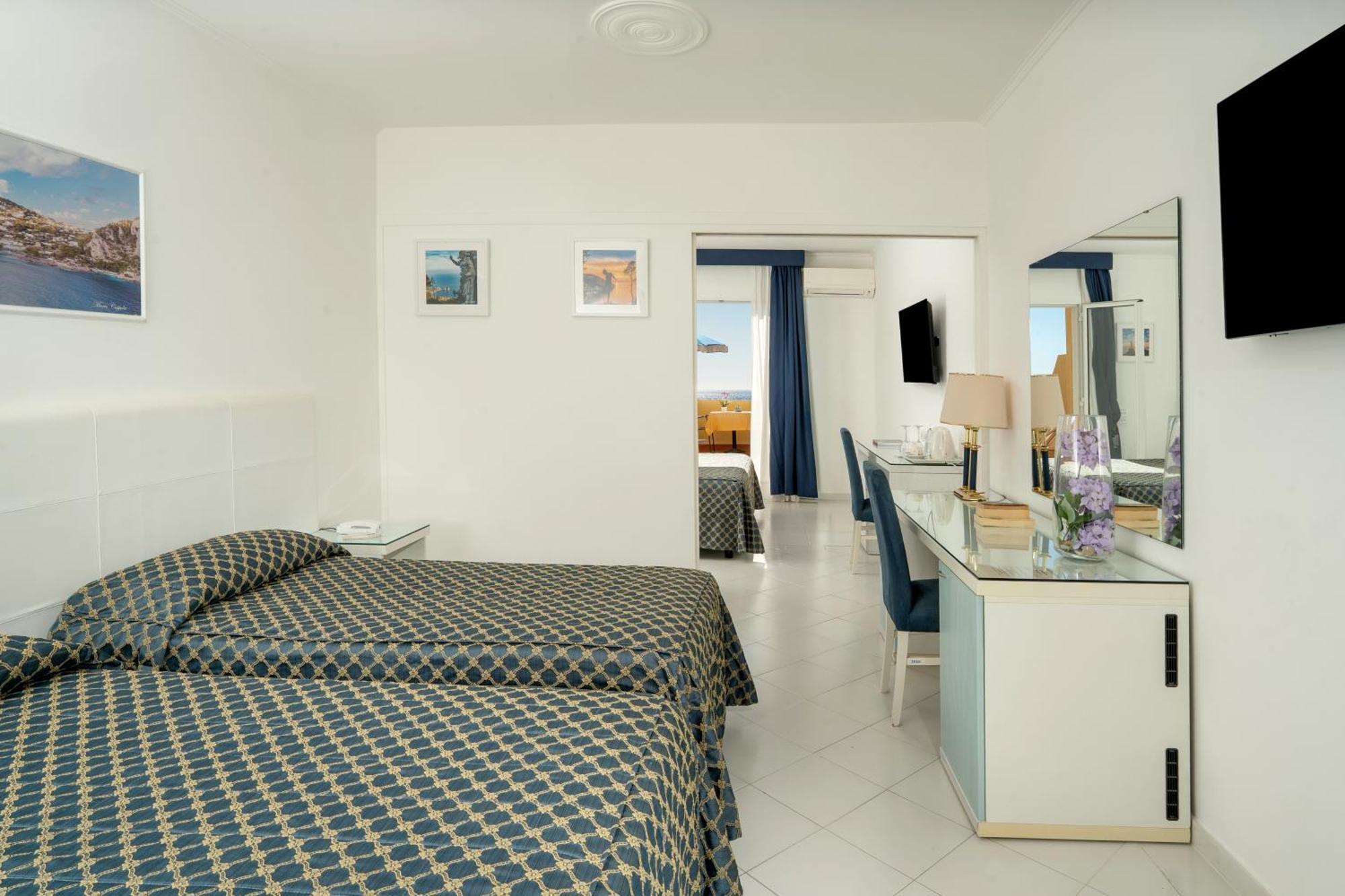 Deluxe Family Room