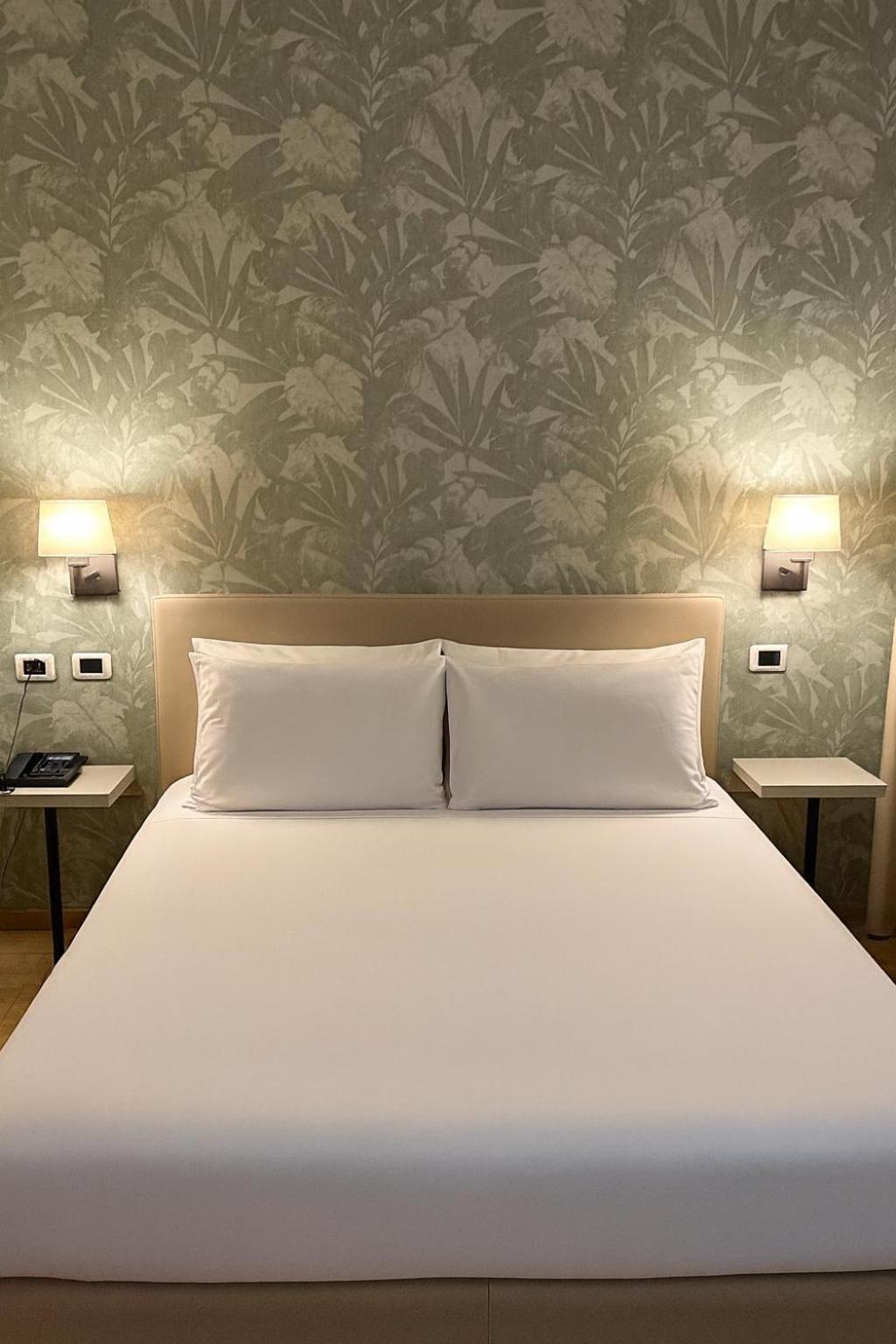 King Room with Roll-In Shower - Disability Access