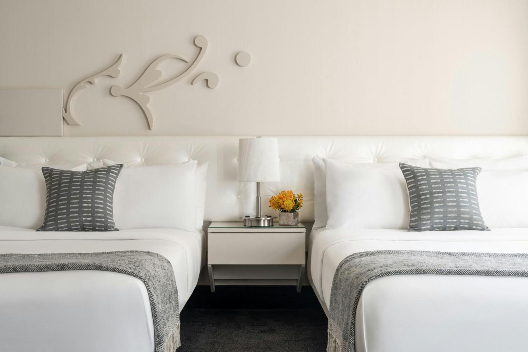 Deluxe Double Room with Two Double Beds and Tub - Mobility/Hearing Accessible