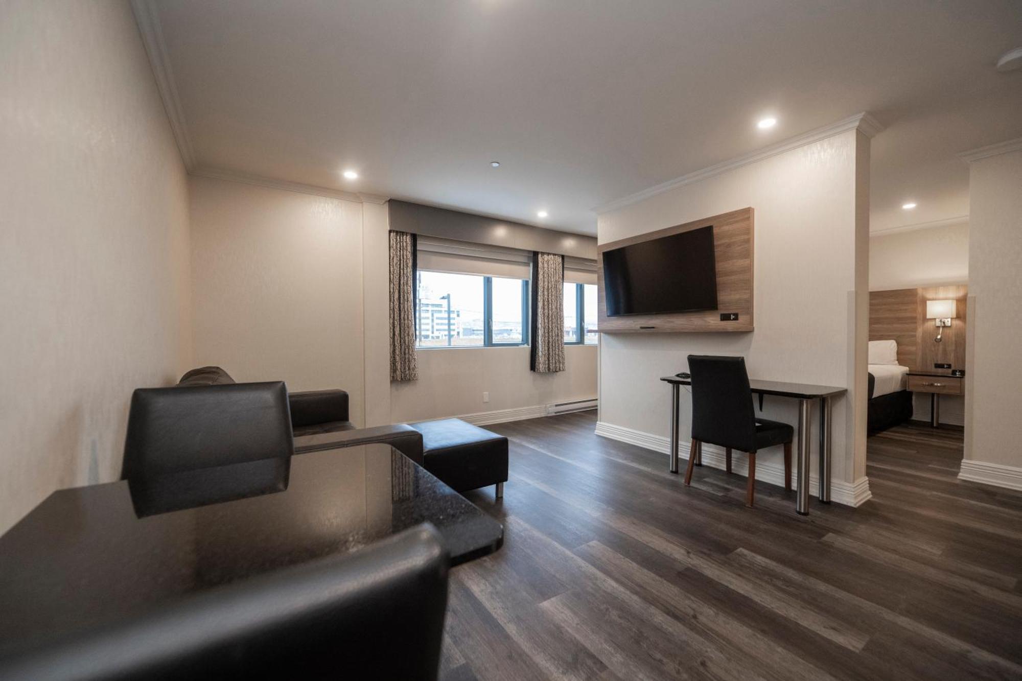 Queen Suite (2 Adults)