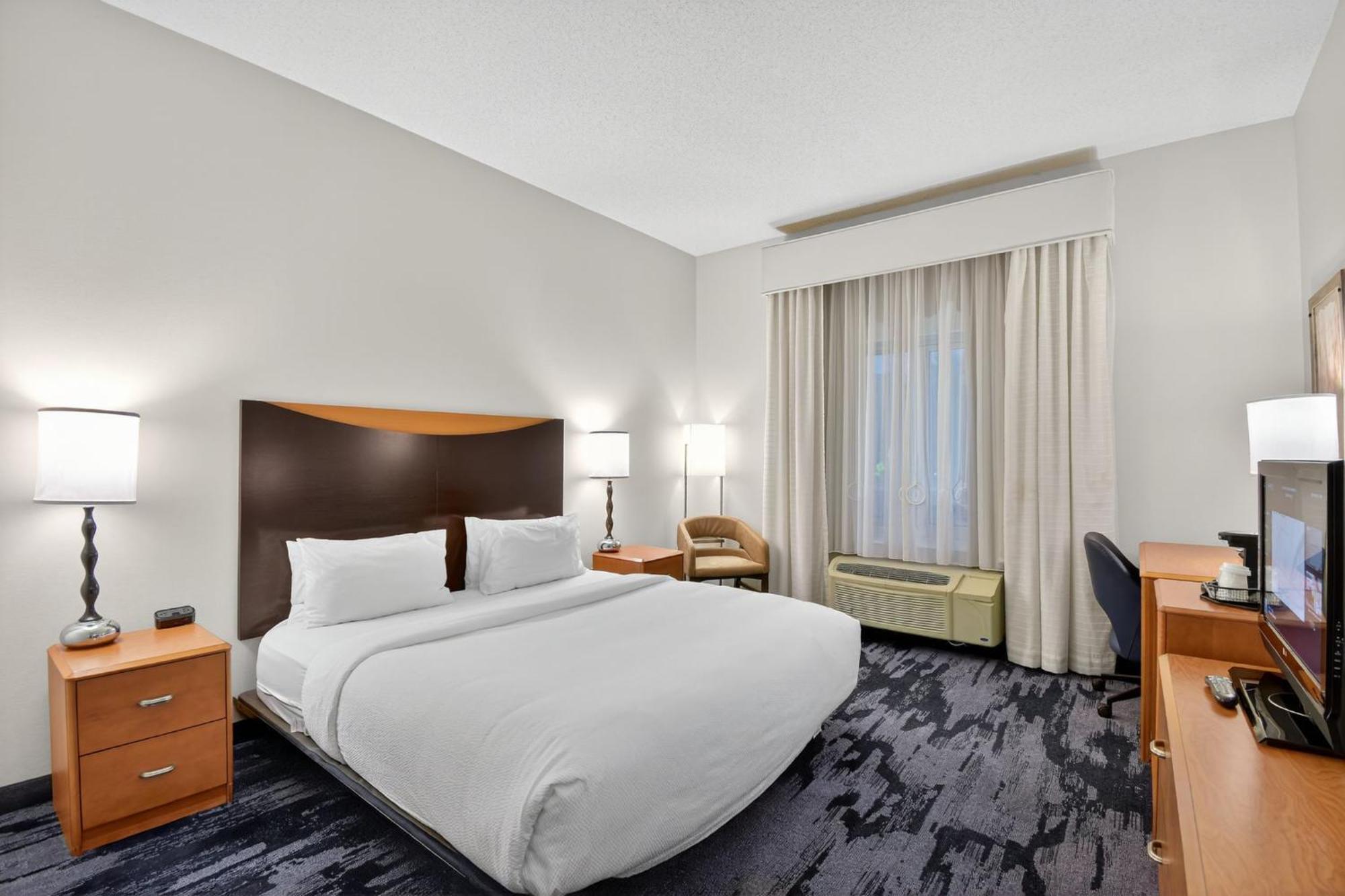 King Room with Roll-In Shower - Mobility and Hearing Accessible