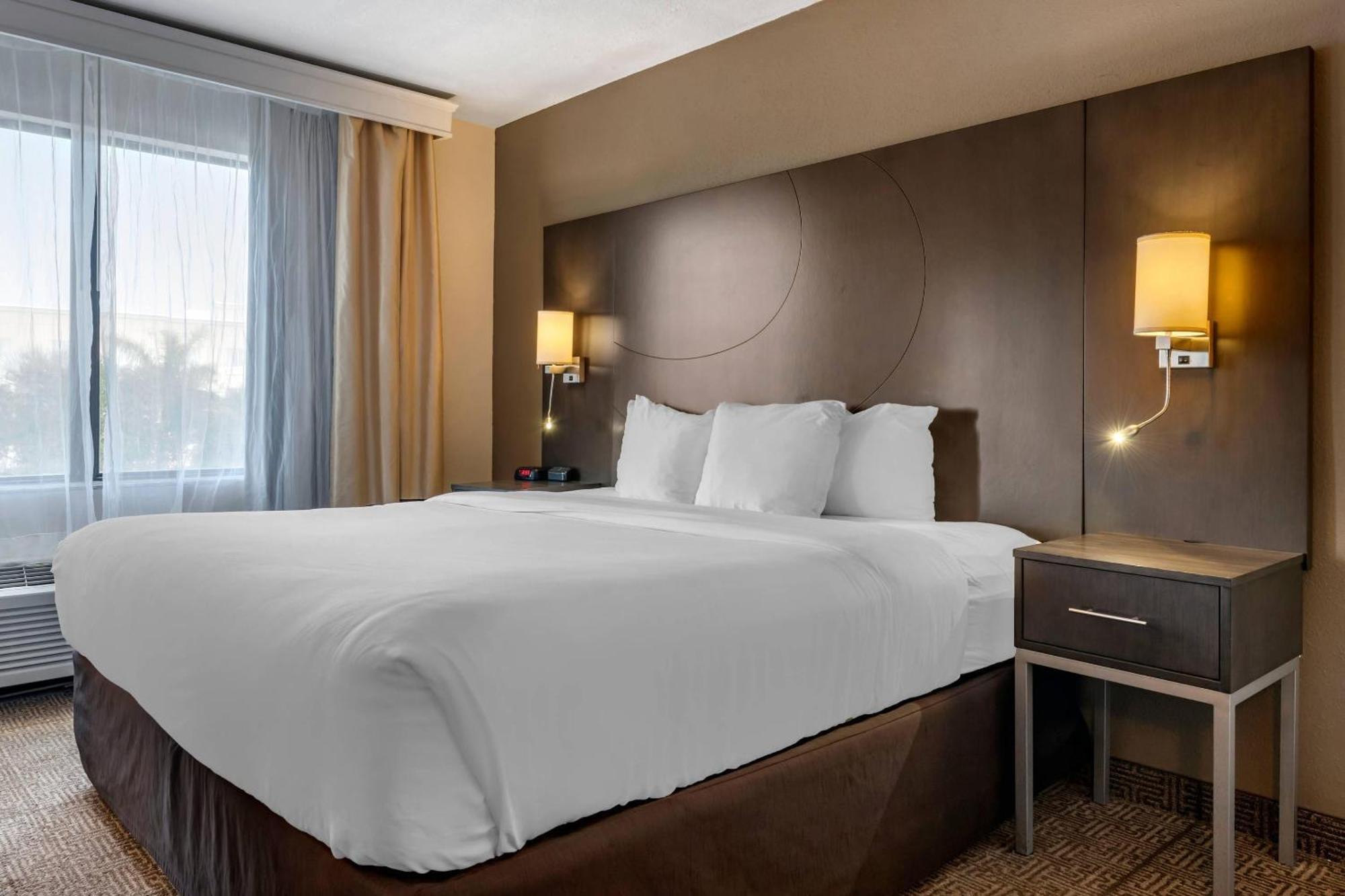 King Suite - Accessible/Non-Smoking